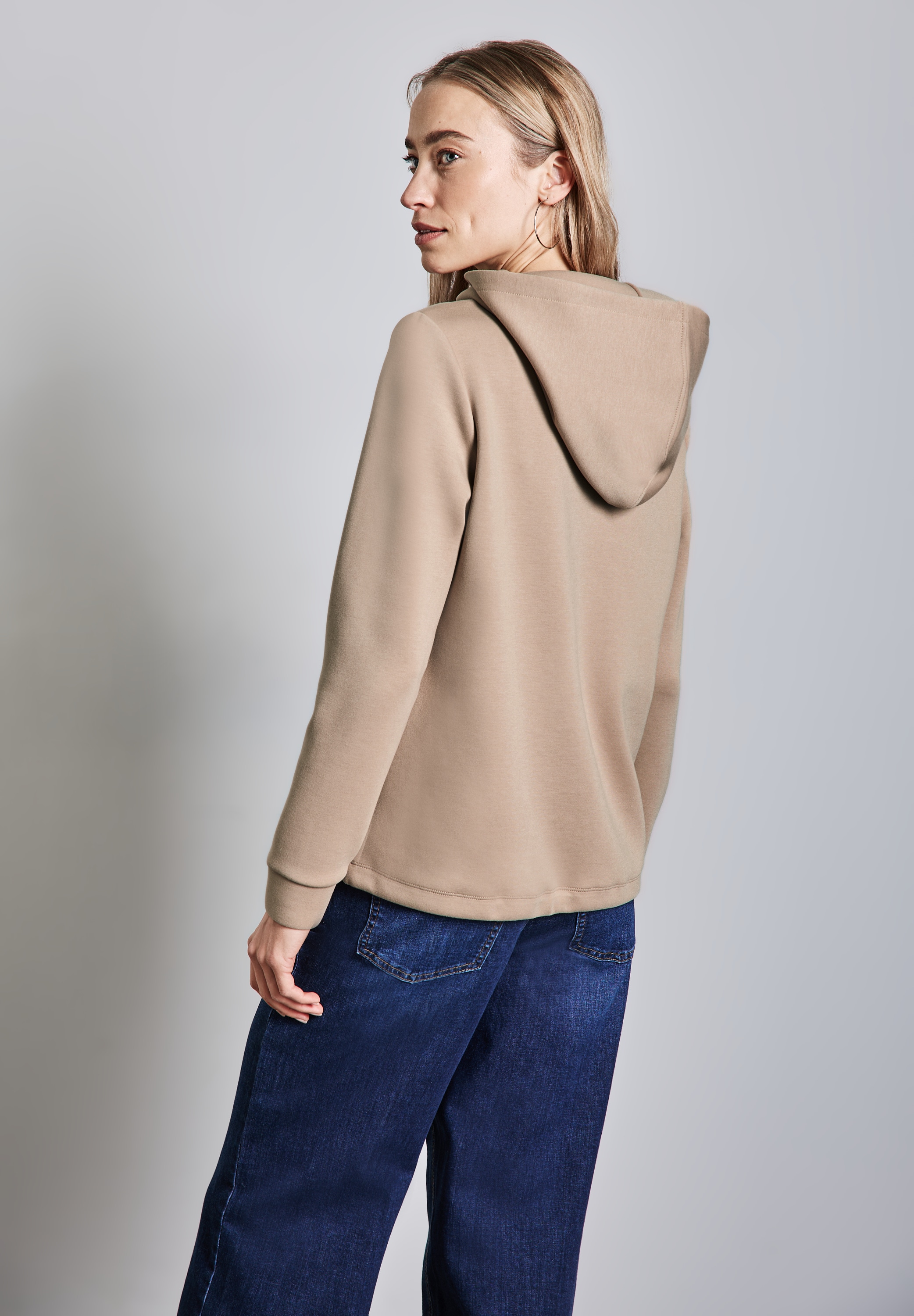 STREET ONE Hoodie, mit elastischem Materialmix