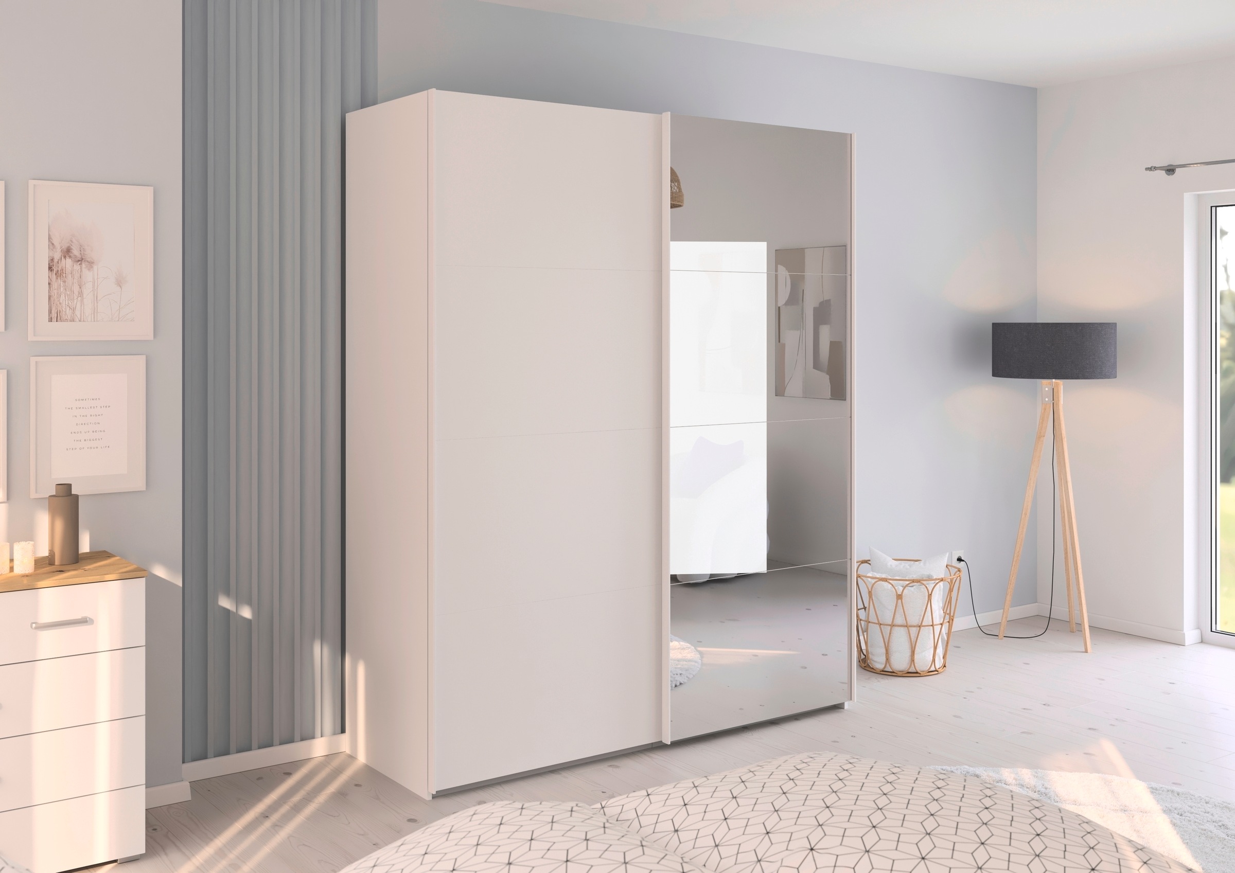 rauch Schwebetürenschrank »Kleiderschrank Schrank Garderobe Schlafzimmerschrank EVELYN«, in elegantem Stil mit Spiegel 5 Breiten viel Stauraum MADE IN GERMANY