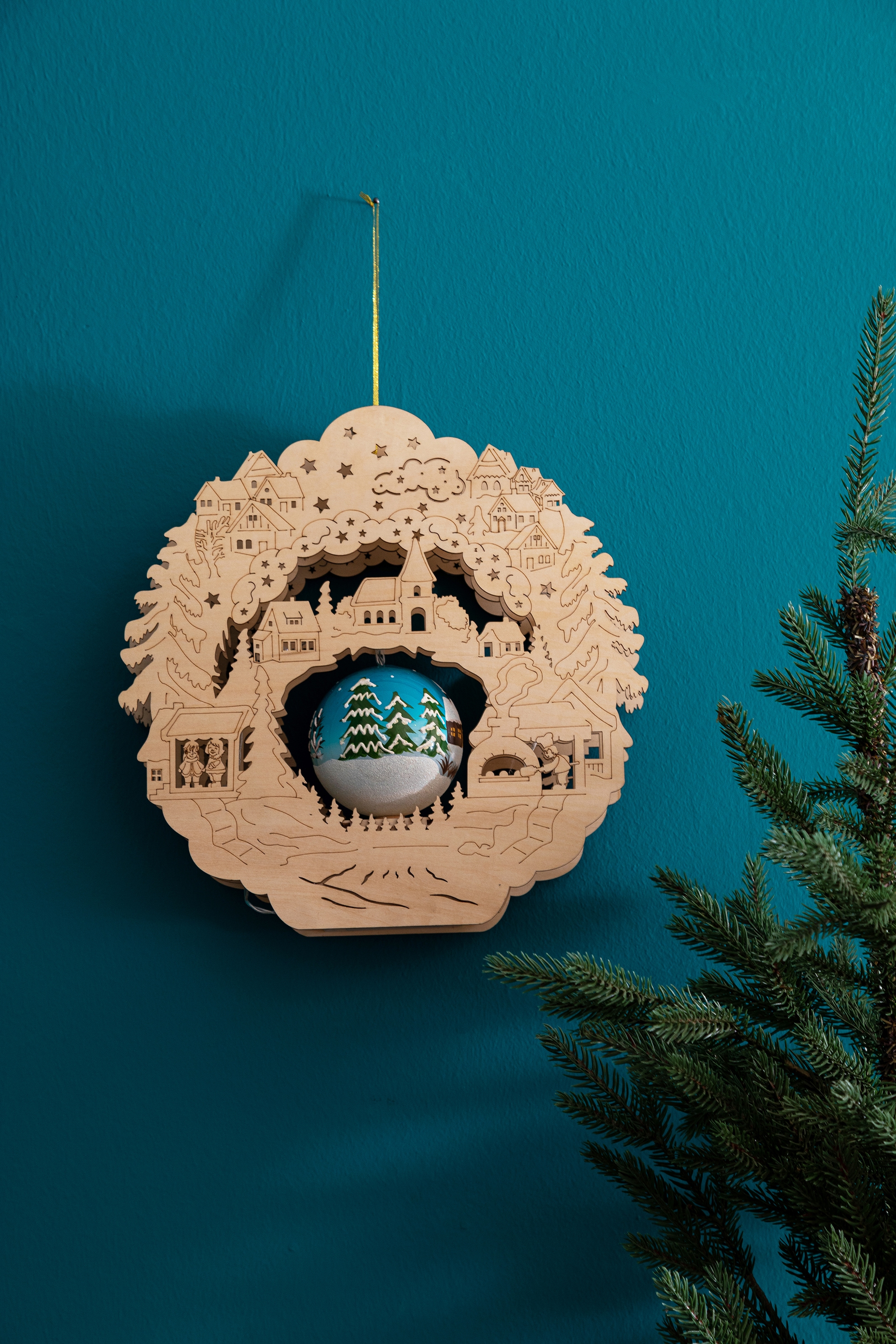 Myflair Möbel & Accessoires Dekoobjekt »Weihnachtsdeko mit LED Beleuchtung«, mit drehbarer Weihnachtskugel, aus Holz, Höhe ca. 32 cm