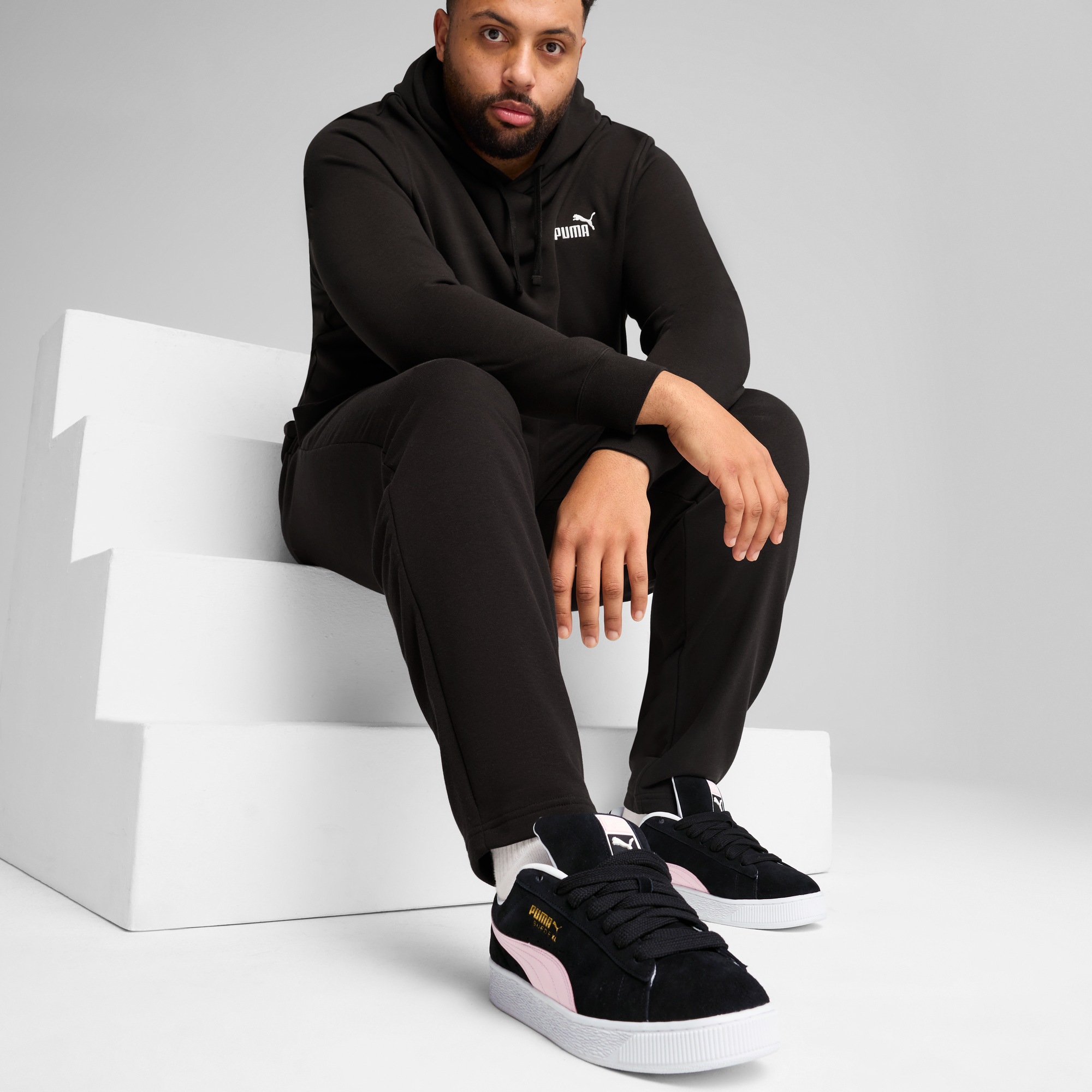 Thumbnail - PUMA Trainingshose "ESS NO. 1 LOGO SWEATPANTS TR OP" mit Eingrifftaschen, aus French Terry, Regular Fit