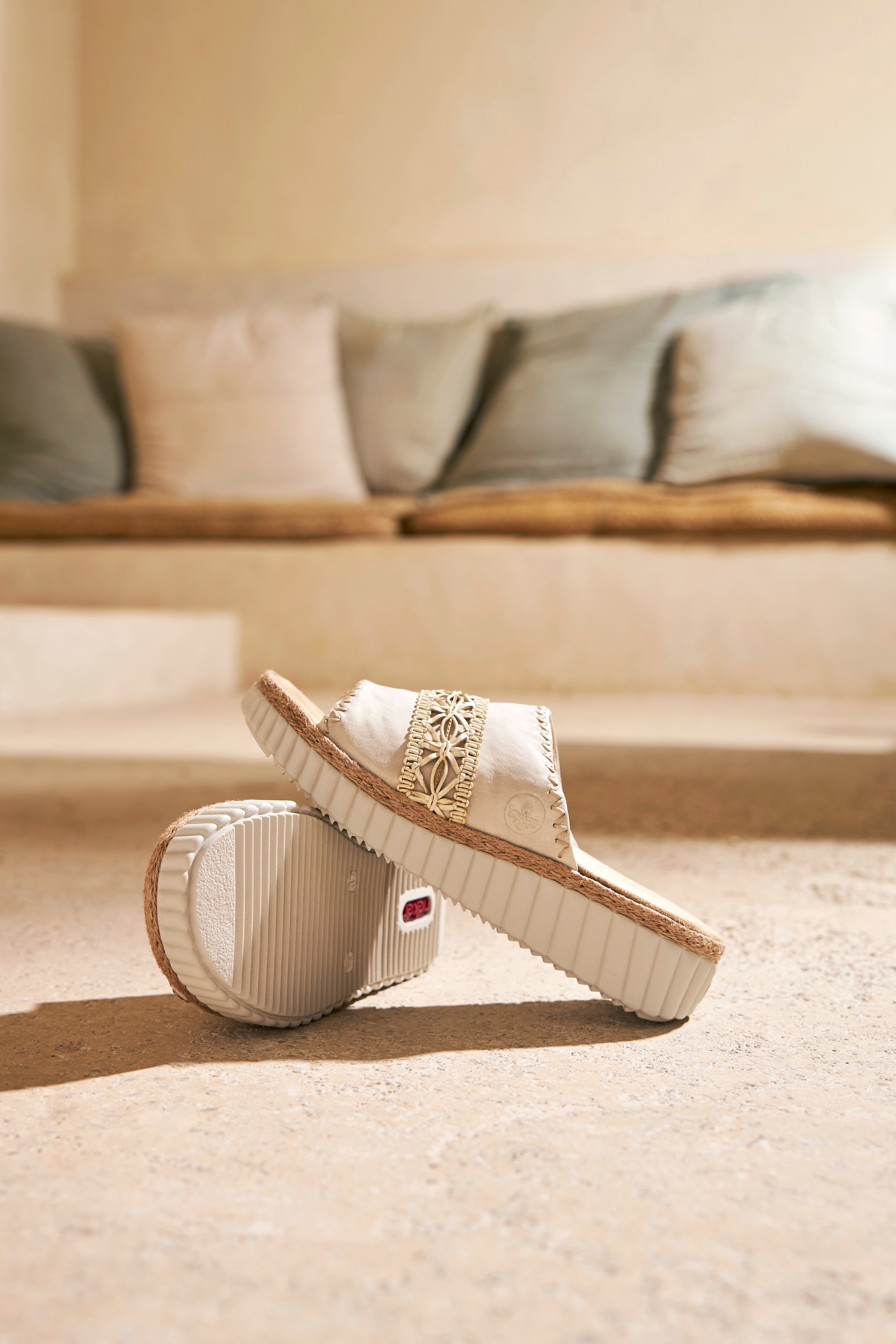 Rieker Pantolette, Sommerschuh, Strandschuh, Urlaubschuh, Hausschuh mit softer Innensohle