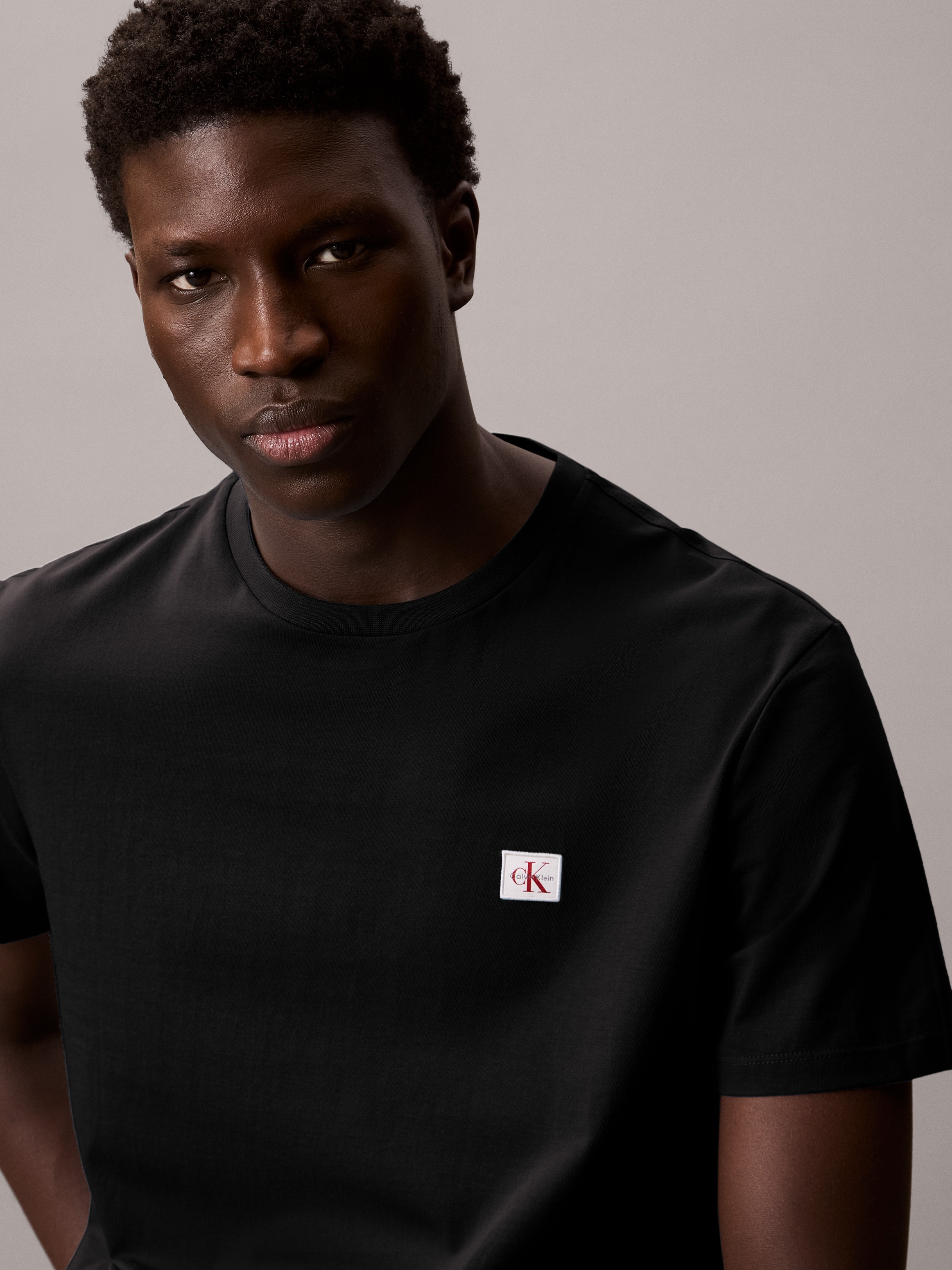 Calvin Klein Jeans T-Shirt »SS BADGE TEE 2 PACK«, (Packung, 2er-Pack), Mit Rundhalsausschnitt