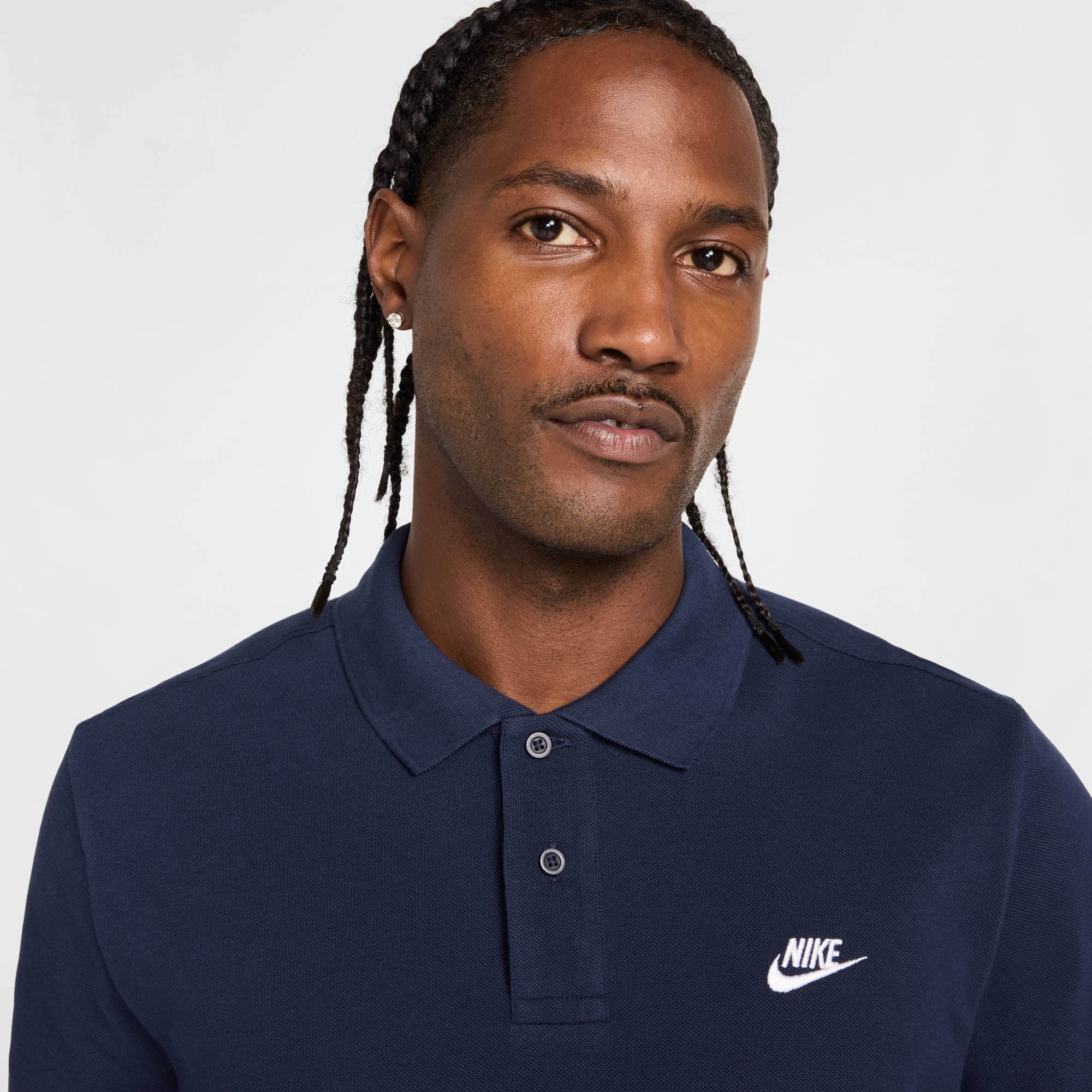 Nike Sportswear Poloshirt »M NK CLUB SS POLO PIQUE« gerade Passform, kurze Ärmel, 2-Knopf-Kragen, sportlicher Stil