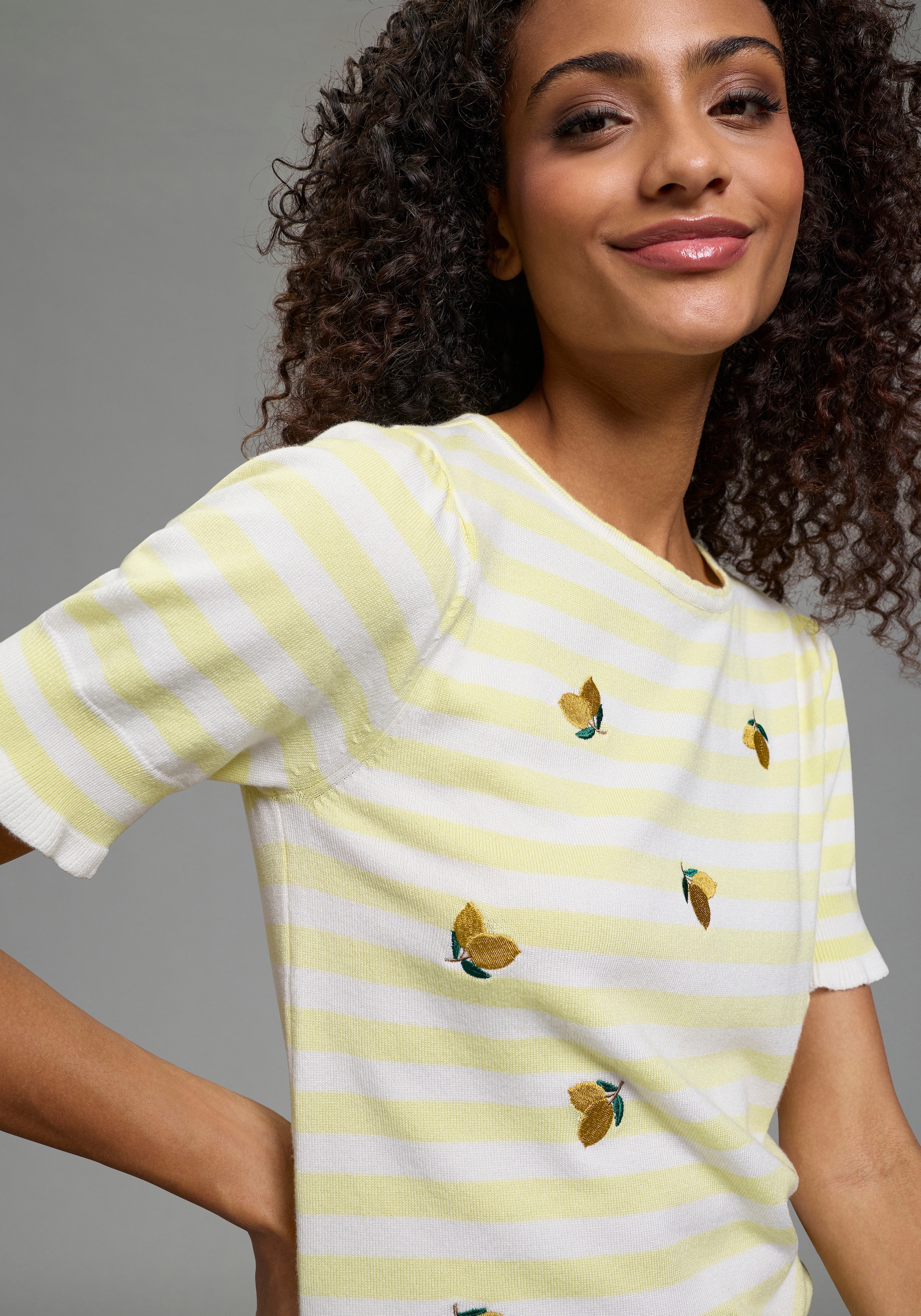 KangaROOS Kurzarmpullover Mit Rundhalsausschnitt, Kurzarm, Zitronenstickerei