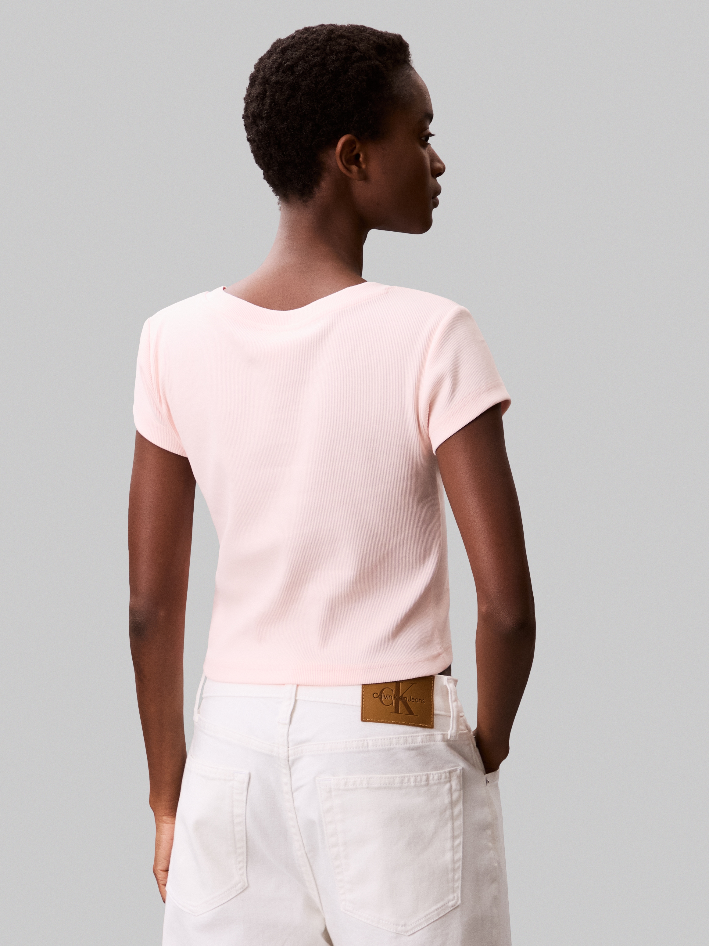 Calvin Klein Jeans T-Shirt »A- SS WOVEN LABEL RIB VNECK TEE«, mit gewebtem Label