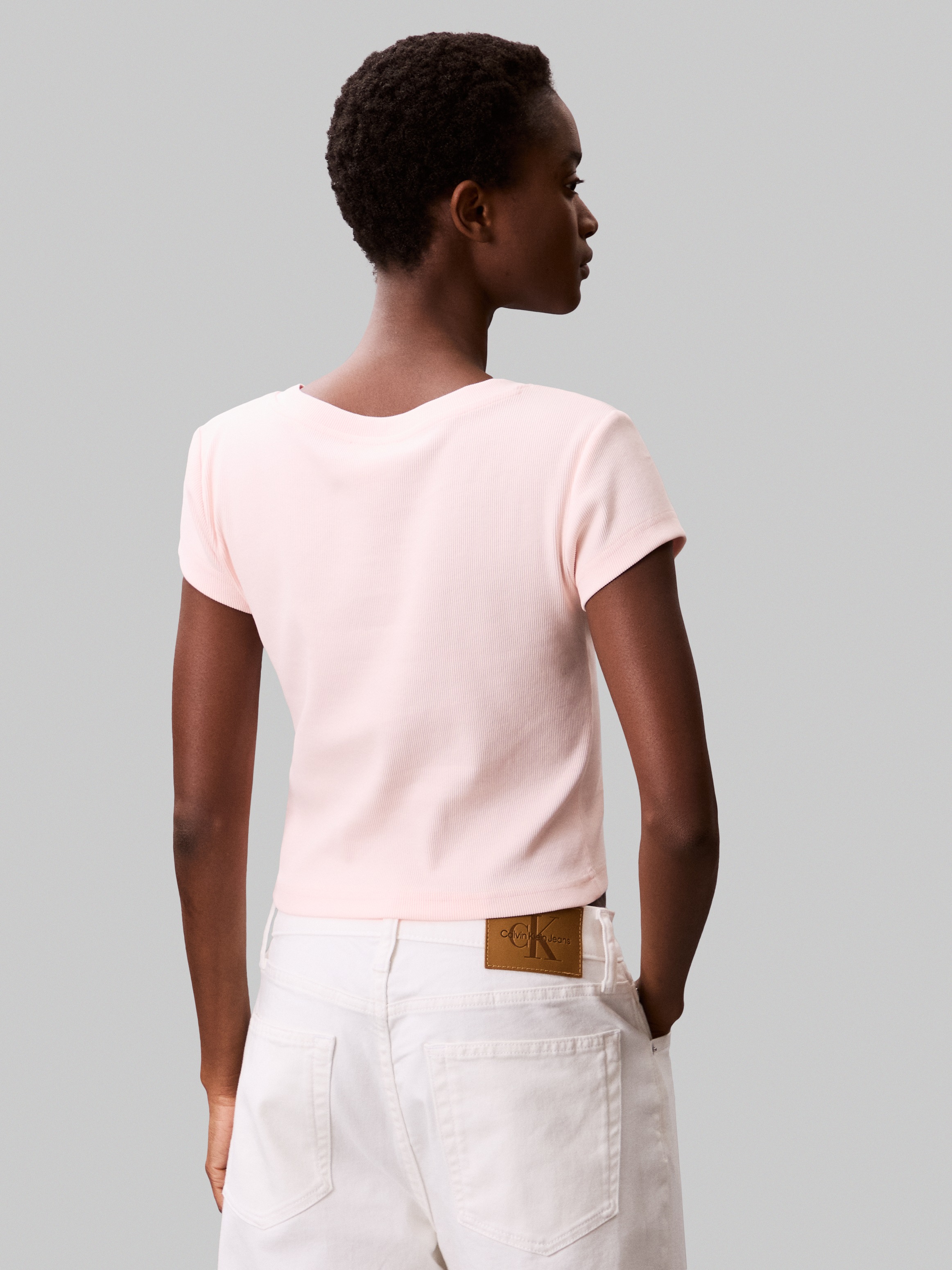 Calvin Klein Jeans T-Shirt "A- SS WOVEN LABEL RIB VNECK TEE", mit gewebtem günstig online kaufen