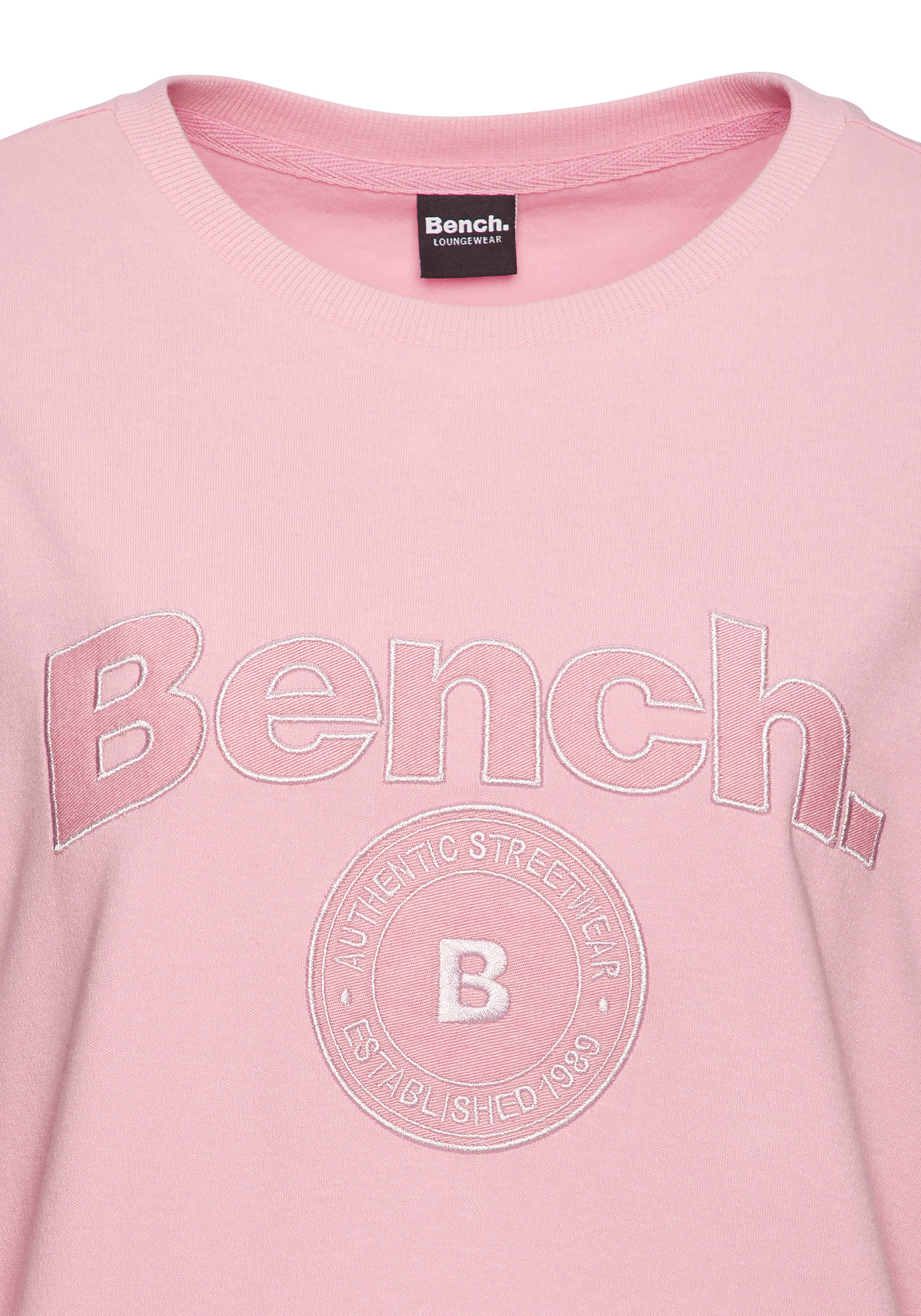 Bench. Loungewear Longsweatshirt mit aufwendiger Logo Applikation