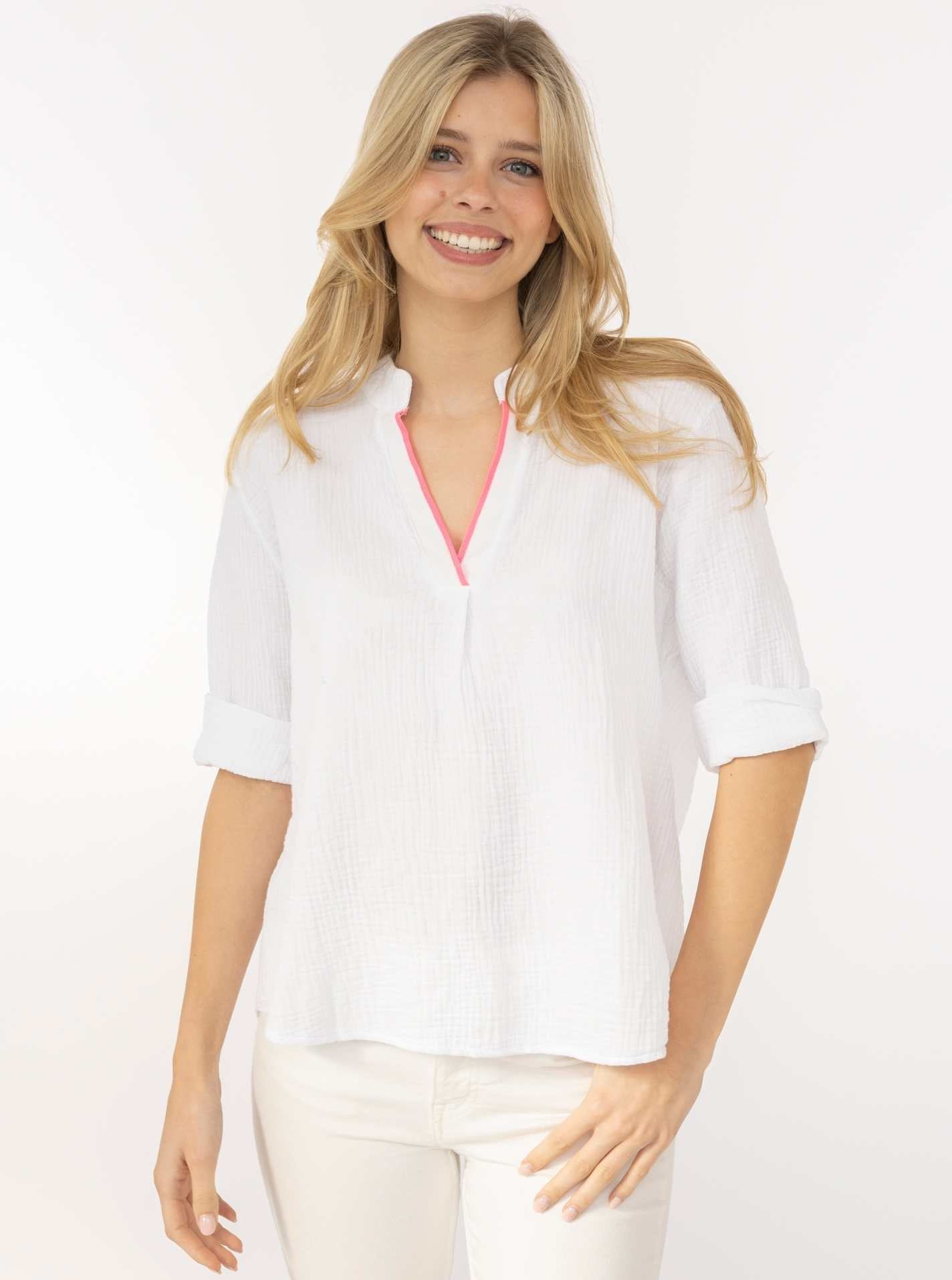 Zwillingsherz Schlupfbluse ""Neon Kante"" Musselin, eingefasster V-Neck in Neon, 3/4 Arm, hinten leicht länger
