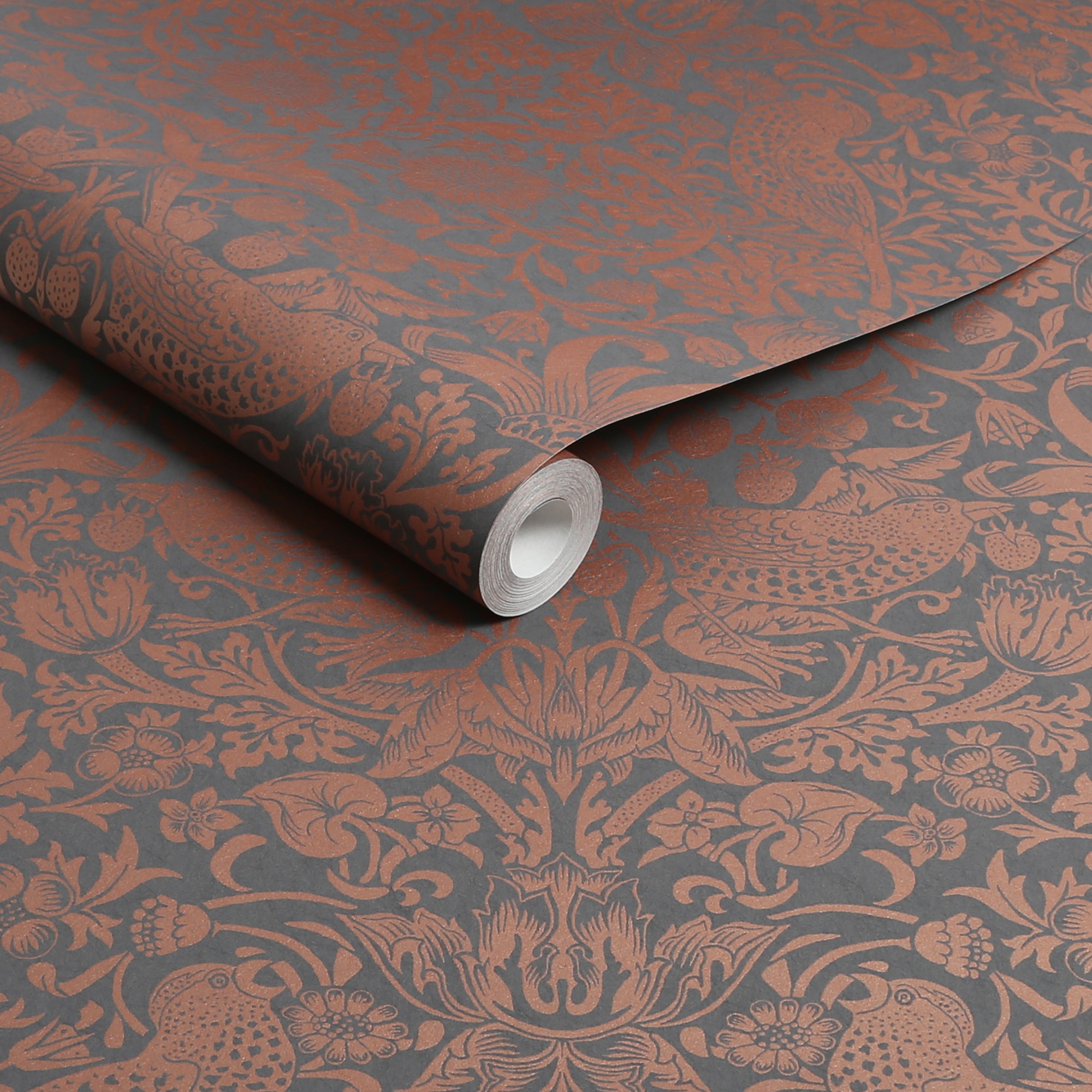 William Morris At Home - Papier peint intissé William Morris Strawberry Thief Fibrous Charcoal 1005 x 52cm Gris