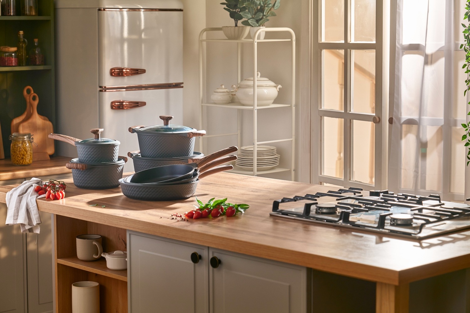RESTO Kitchenware Kasserolle »Ran, Kochtopf antihaftbeschichtet und spülmaschinenfest«, Aluminiumguss, (2 tlg.), Geeignet für alle Herdarten, auch Induktion, im Geschenkkarton