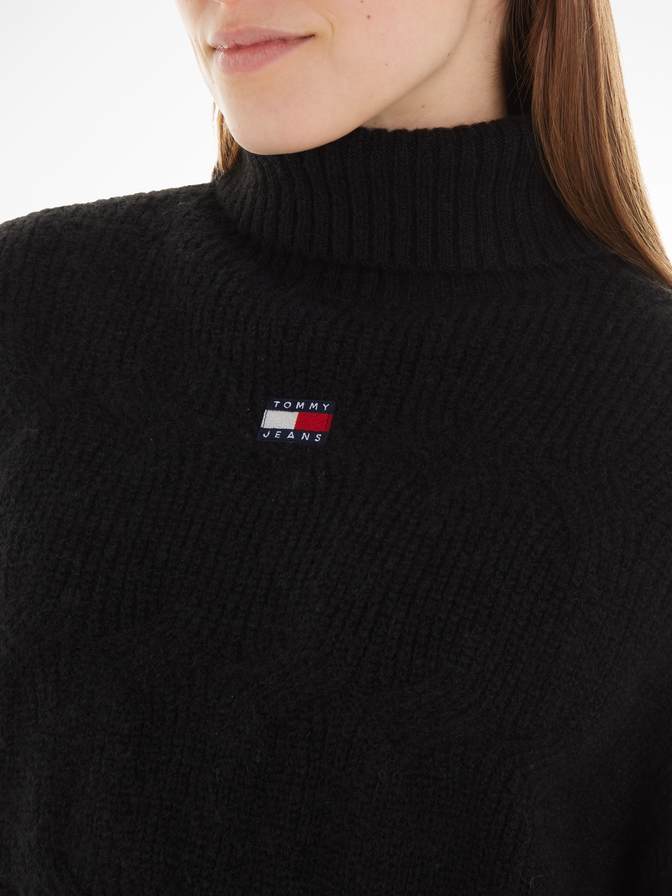 Tommy Jeans Strickpullover »TJW BADGE TRTLNK CABLE SWEATER«, mit Rollkragen, Rippenstrick