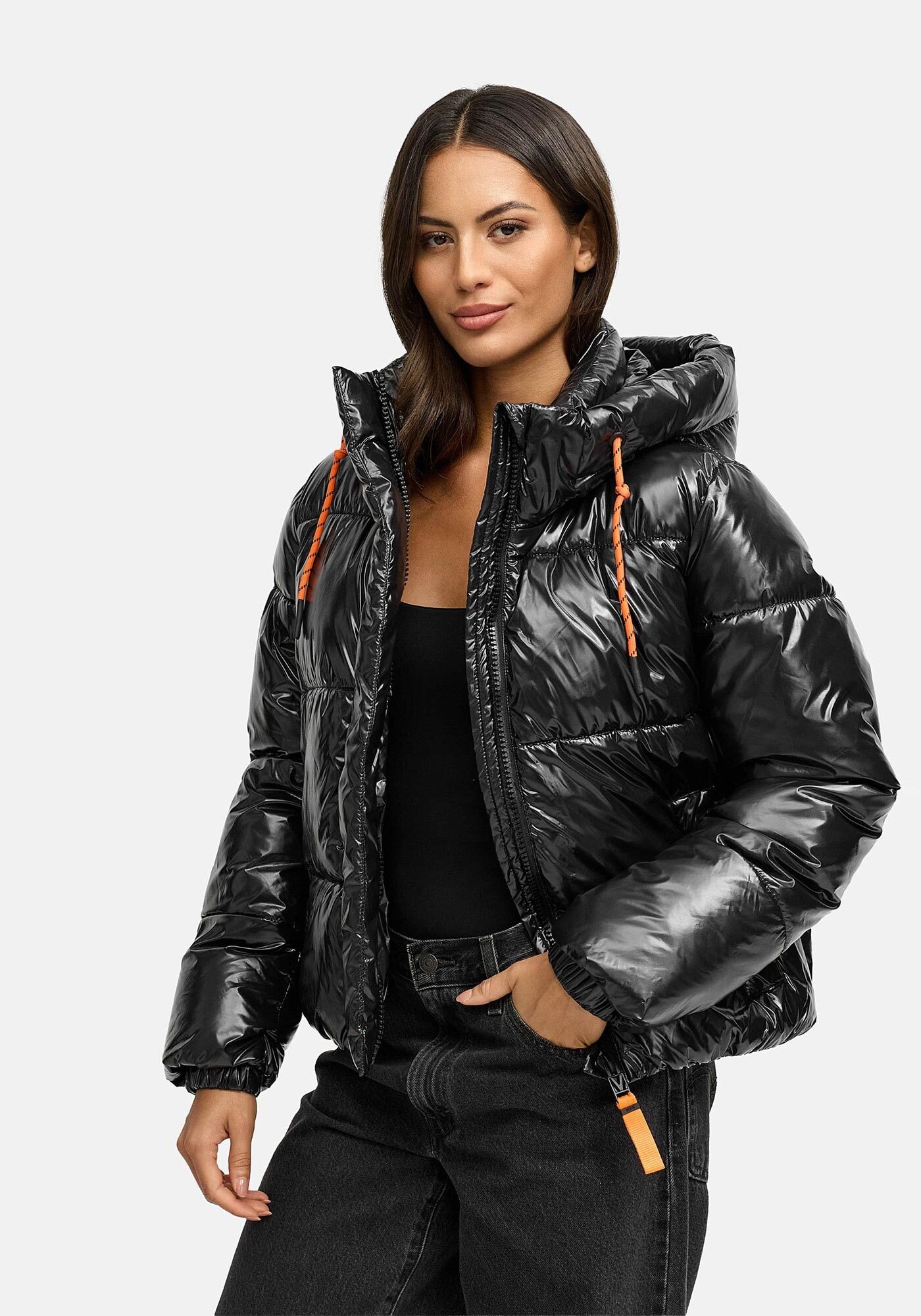 Marikoo Winterjacke »Skyraa«, Leicht glänzendes Obermaterial mit moderner Steppung