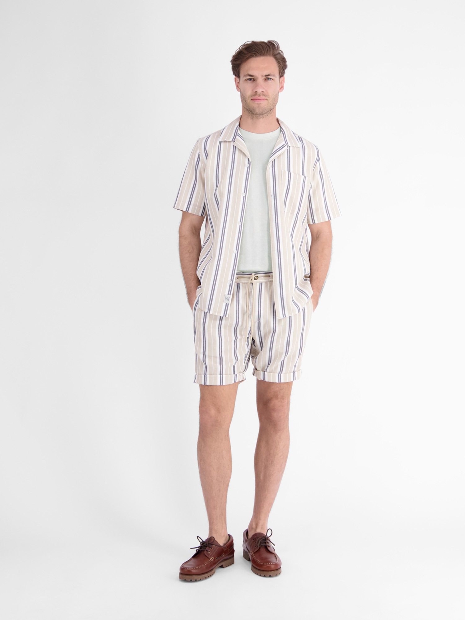 LERROS T-Shirt »T-Shirt in softer Seersucker-Qualität mit bequemem O-Neck«