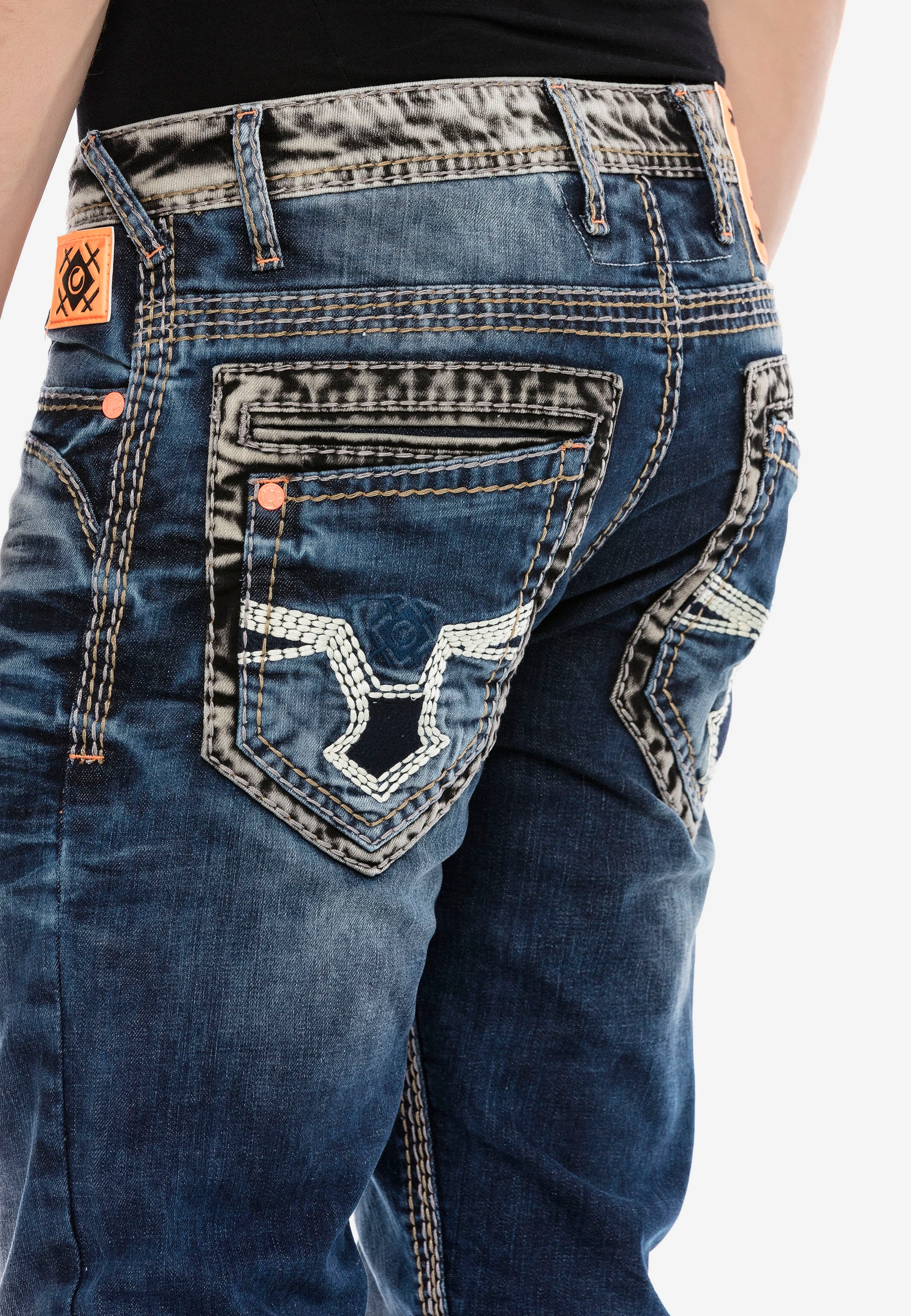 Cipo & Baxx Bequeme Jeans, mit breiten Ziernähten
