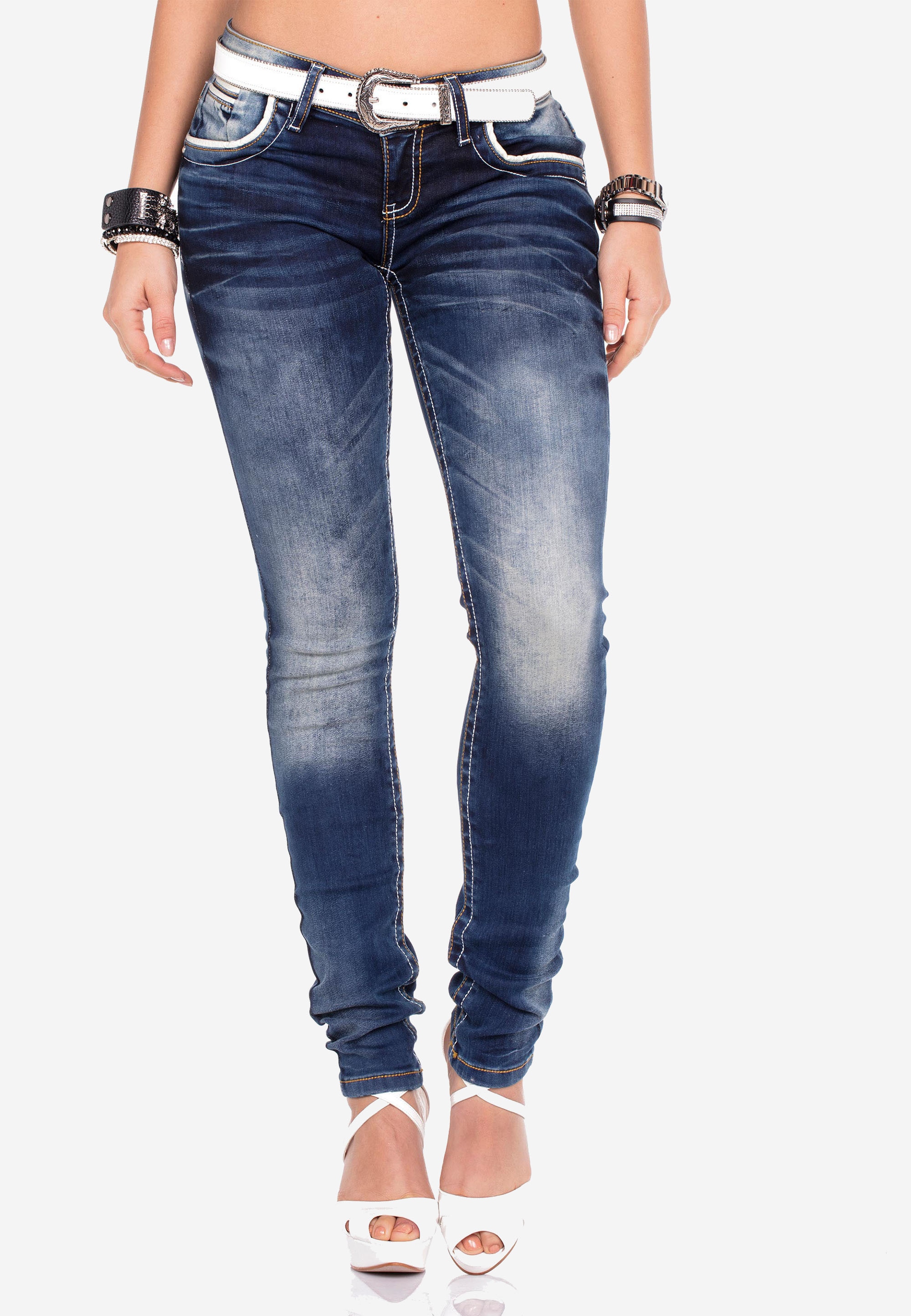 Cipo & Baxx Slim-fit-Jeans, mit bestickten Taschen in Slim Fit