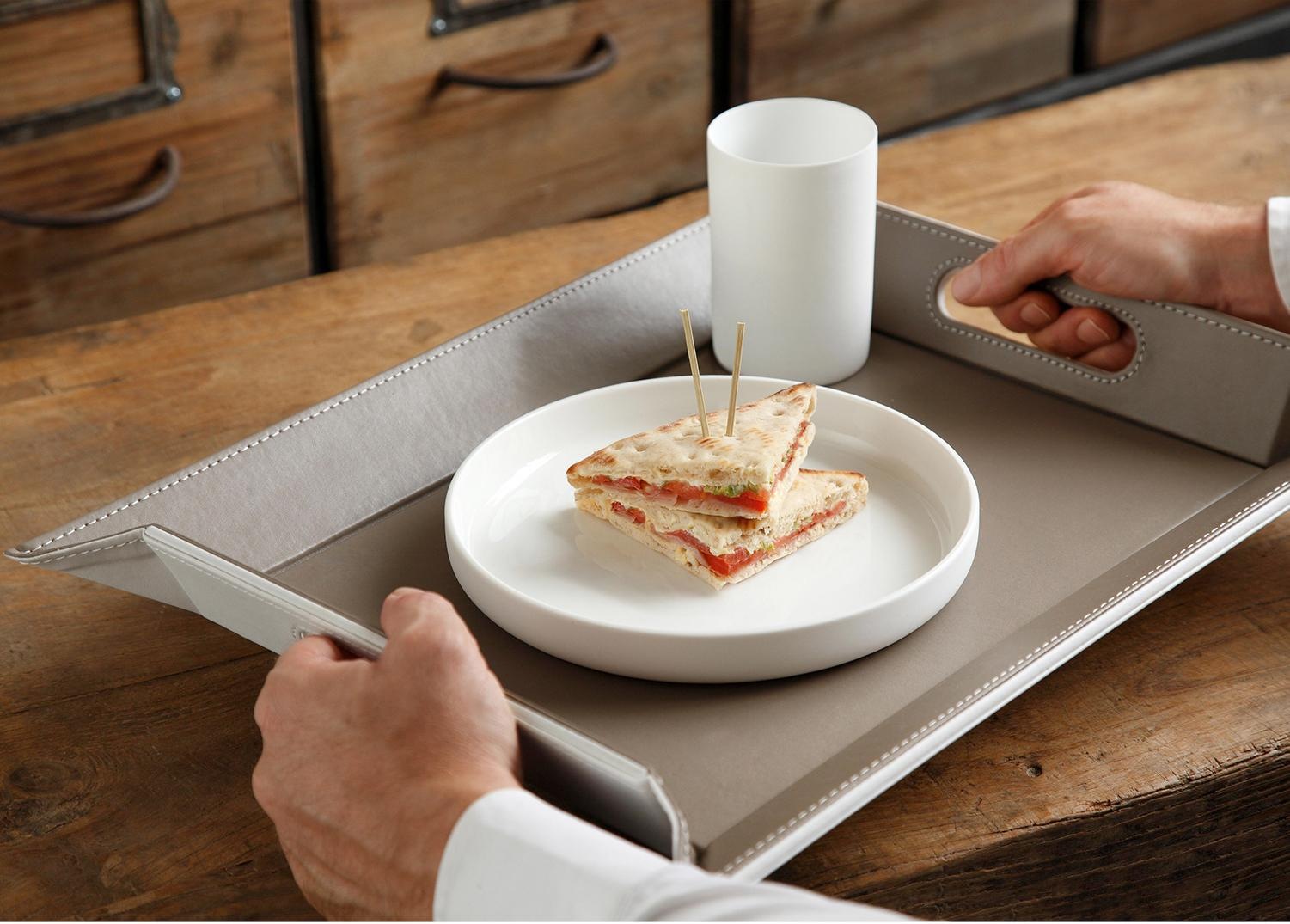 freeform Tablett »DUO, 2-farbiges Wendetablett, Tablett und Tisch-Set in einem, wendbar«, (1 tlg.), mit Doppelfunktion, pflegeleicht und kann platzsparend verstaut werden