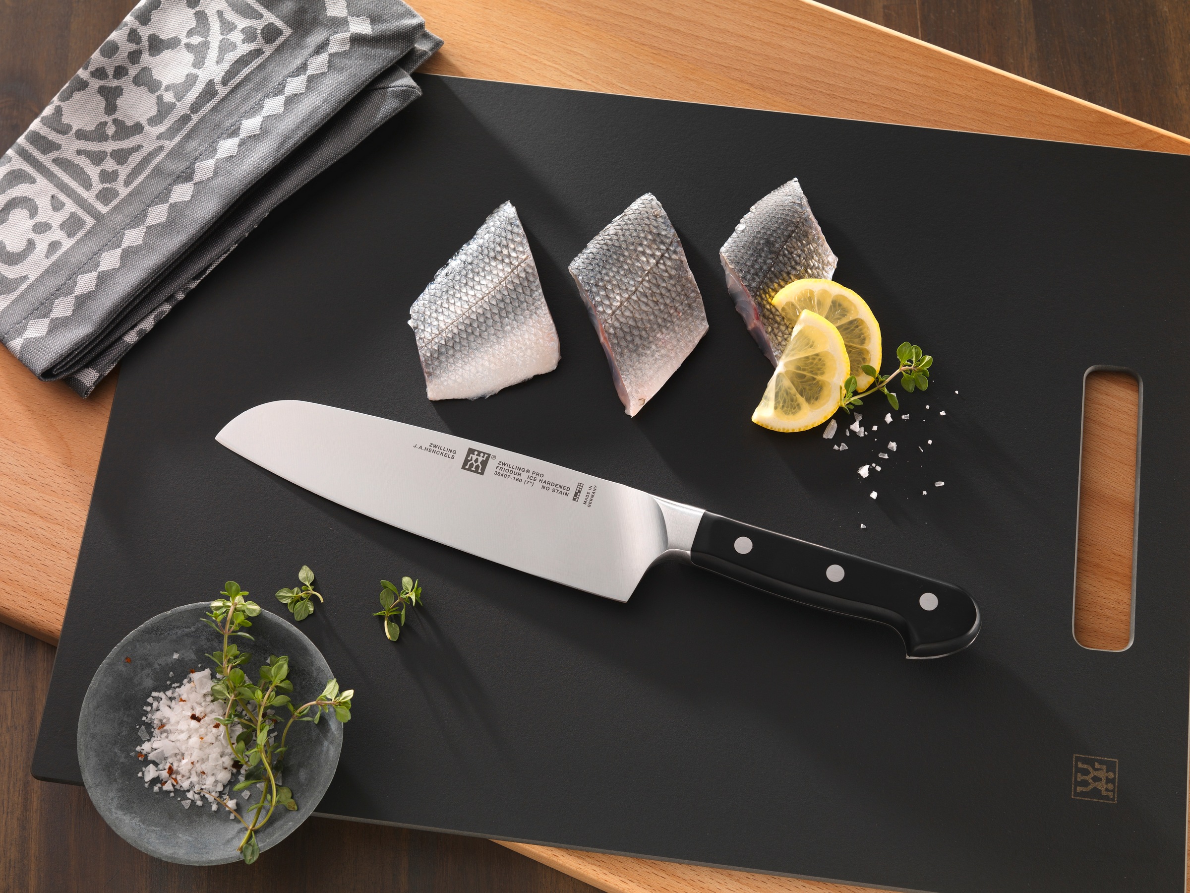 Zwilling Santokumesser "Pro" Klingenlänge 18 cm