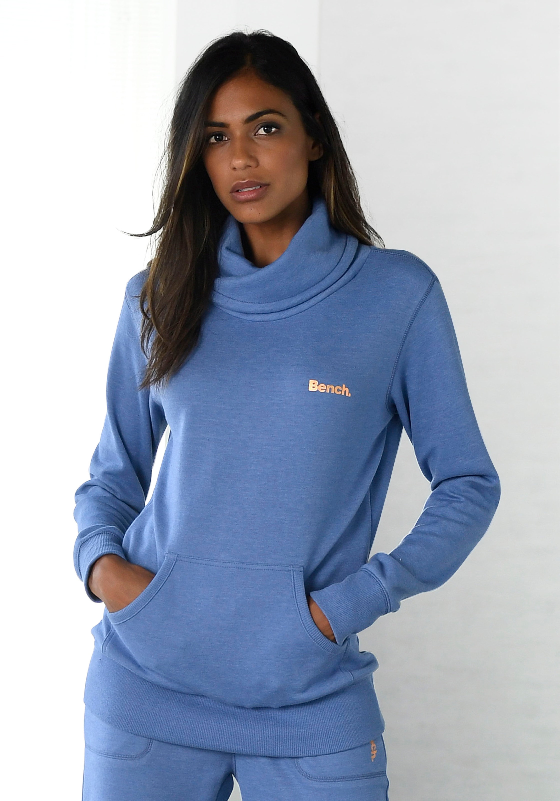 Bench. Loungewear Longsweatshirt »mit Stehkragen in Layeroptik«, und Kängurutasche, Loungewear, Loungeanzug