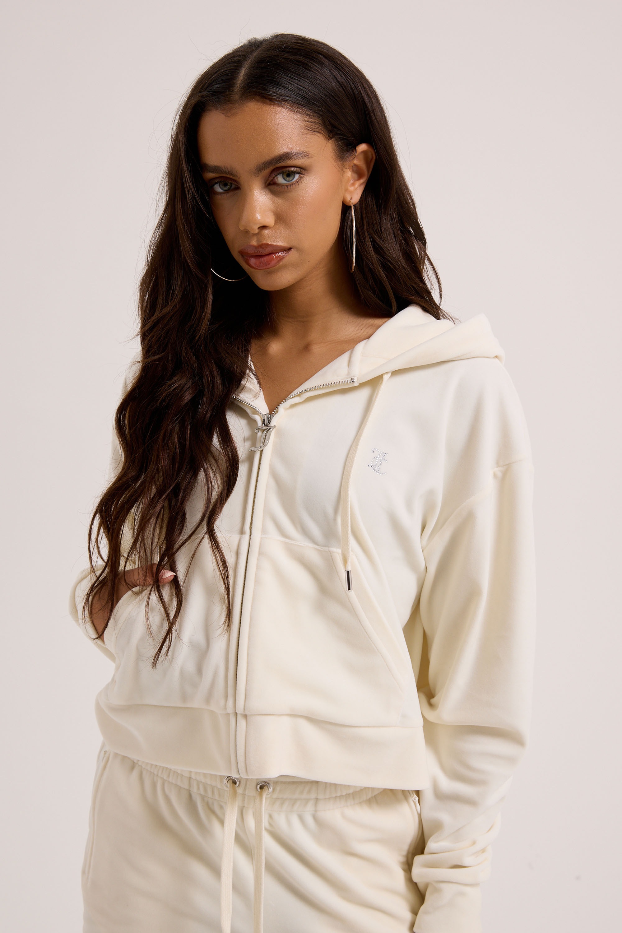 Juicy Couture Kapuzennickijacke »ICCLE OUTLINE CROPPED HOODIE. Damen« mit Kapuze Trainingsjacke Damen, Sweatjacke mit Kapuze, Velour, mit Glitzer, Sale