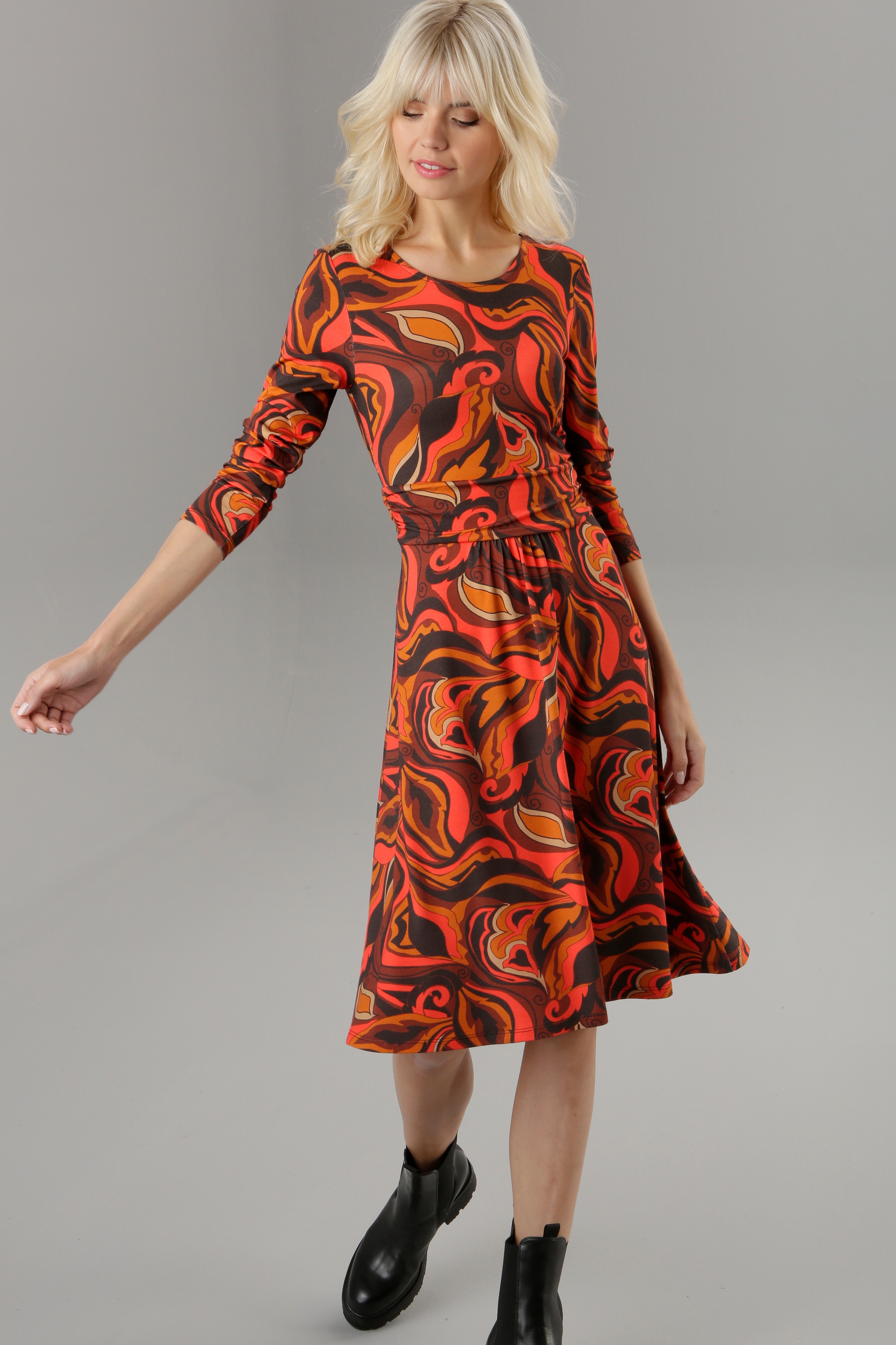Aniston SELECTED Jerseykleid, mit Raffung KOLLEKTION - BAUR der bestellen NEUE | Taille für in