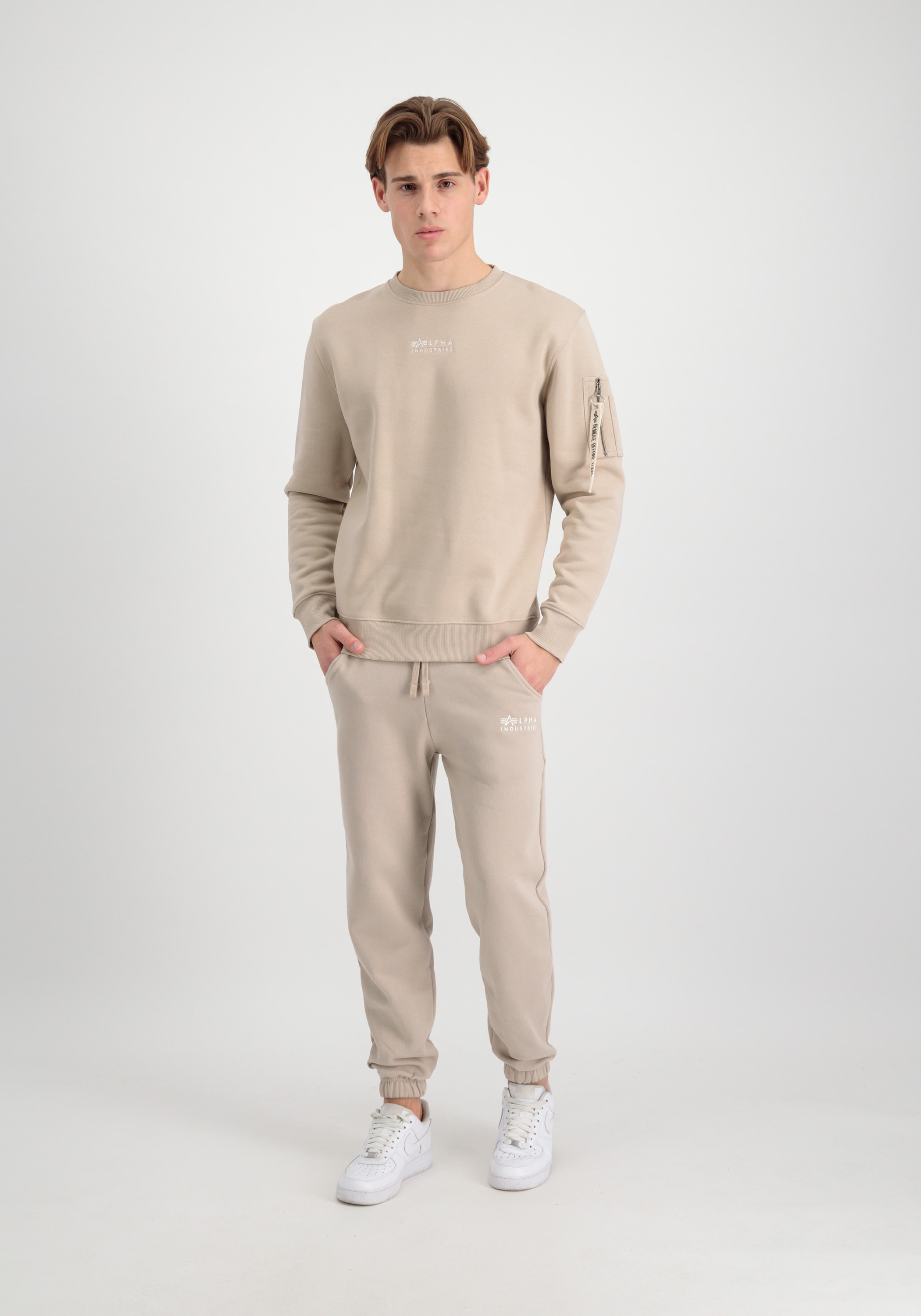Alpha Industries Jogginghose »Alpha Industries Men - Jogger Organics EMB Regular Jogger«