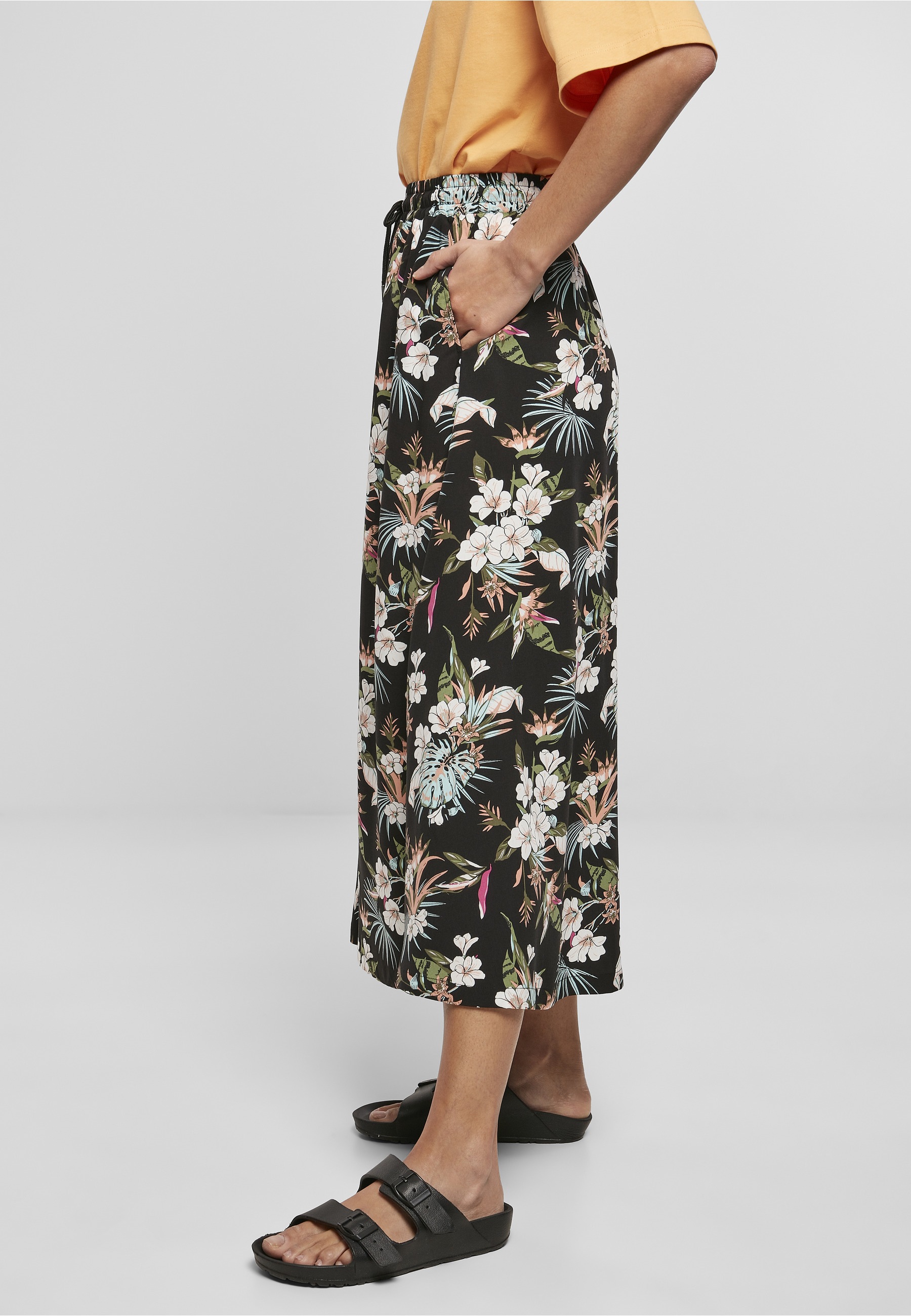 URBAN CLASSICS Jerseyrock »Urban Classics Damen Ladies Viscose Midi Skirt« 1 Stk.