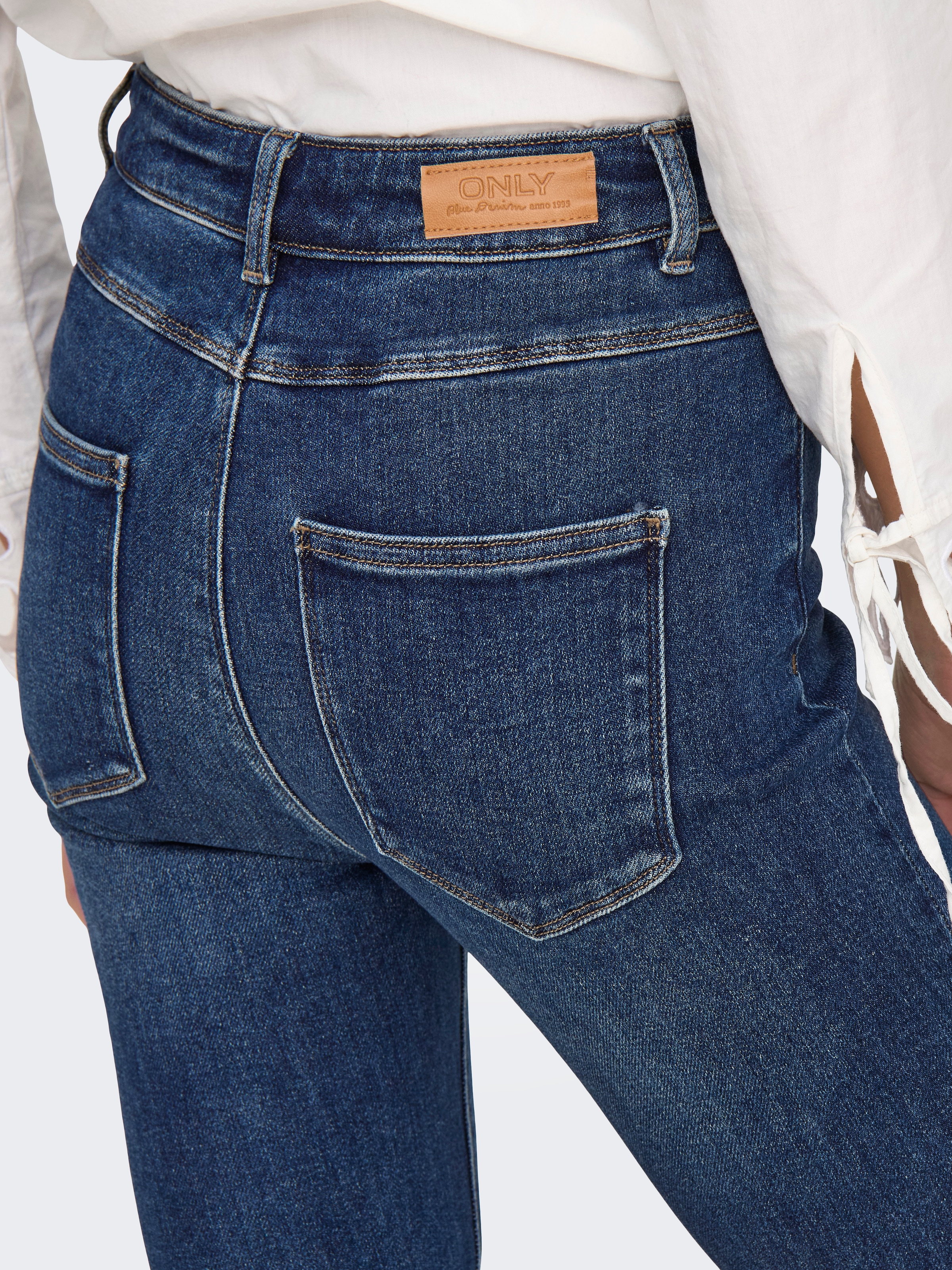 ONLY Bootcut-Jeans »ONLMILA HW FLARED DNM BJ374« mit Destroyed Effekt