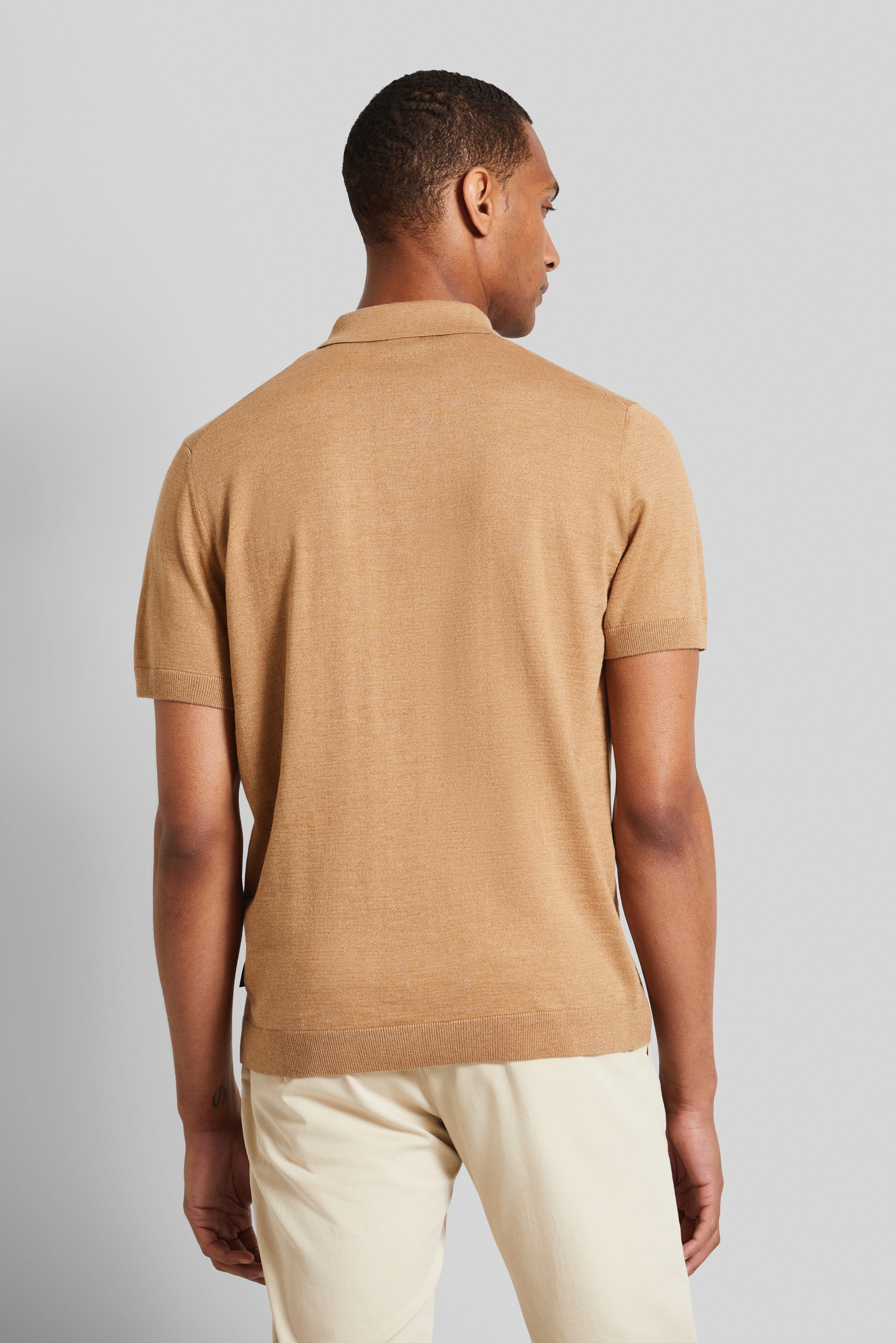 bugatti Poloshirt, in klassischer Form