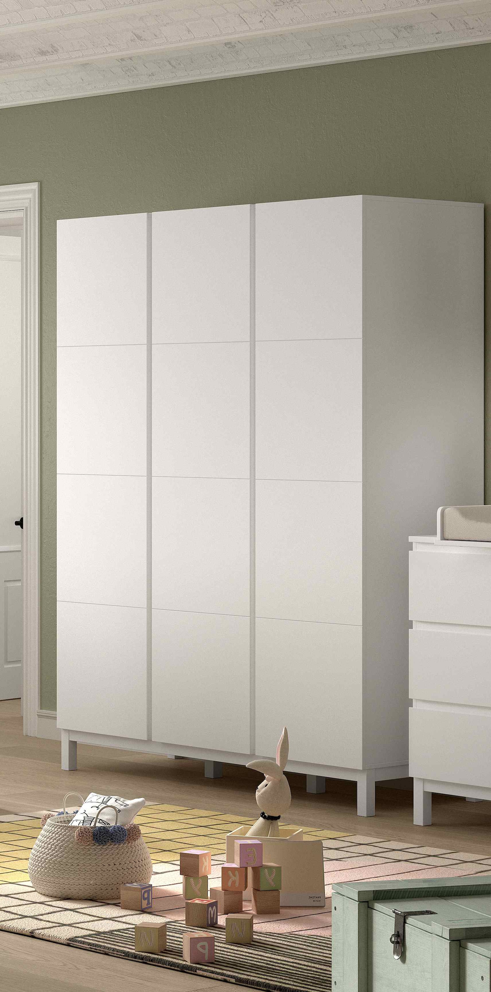 Vipack Kleiderschrank »in modernem Design, Türen mit Profilfräsung, pflegeleichter Oberfläche«, mit 3 Drehtüren inkl. Soft-Close, Wäschwfächer, Ausf. weiß lackiert