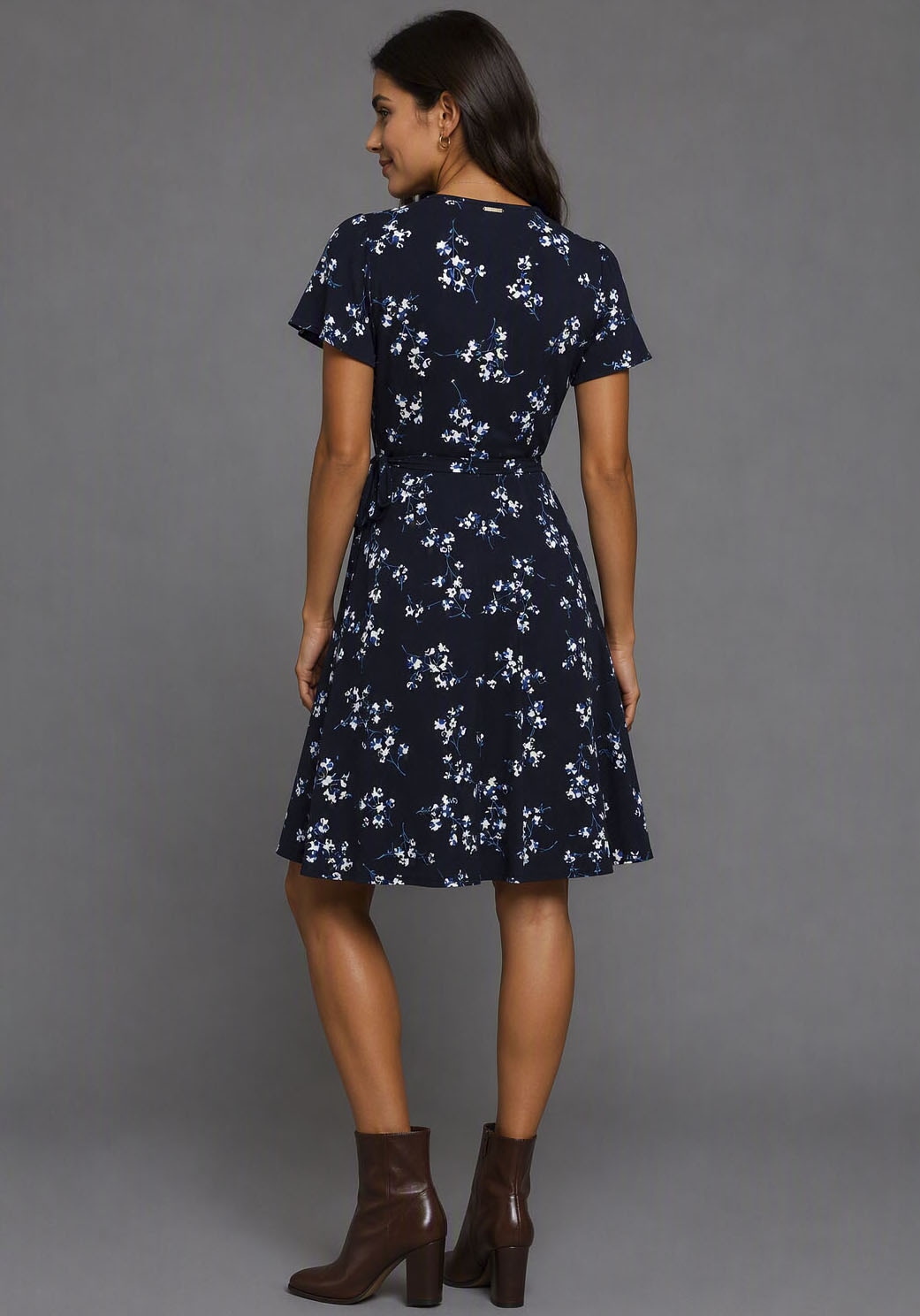 Laura Scott Sommerkleid femininer Stil, für entspannte Tage,aus elastischer Shirtware,Kurzarm