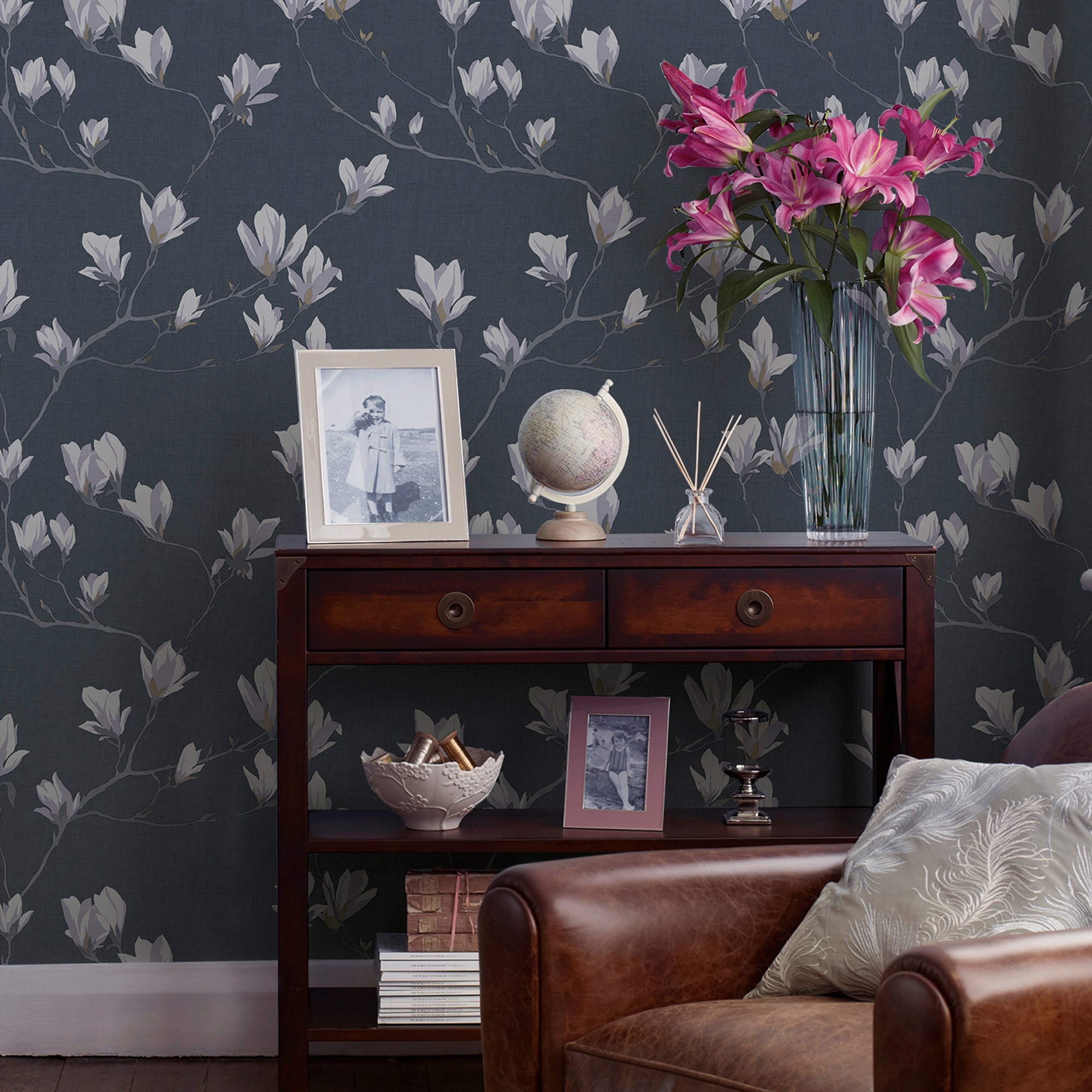 LAURA ASHLEY Vliestapete »Magnolia Grove« floral | gemustert FSC® zertifiziert, mit lebhaftem Druck, 10 Meter Länge