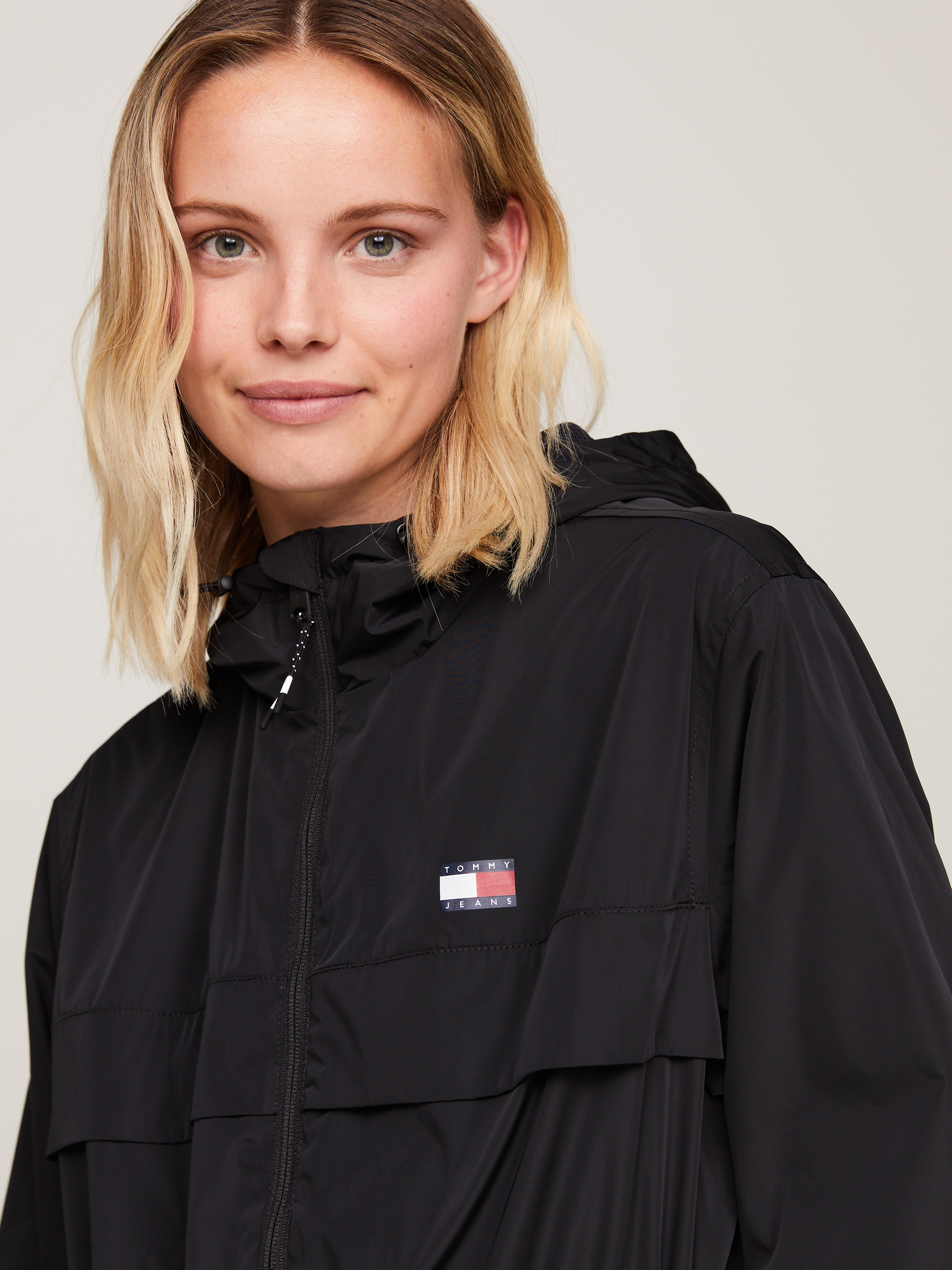 Tommy Jeans Curve Parka »TJW CHICAGO WAISTED COAT EXT«, mit Kapuze, Große Größen, Kapuze, Tunnelzug, 2-Wege-Reißverschluss