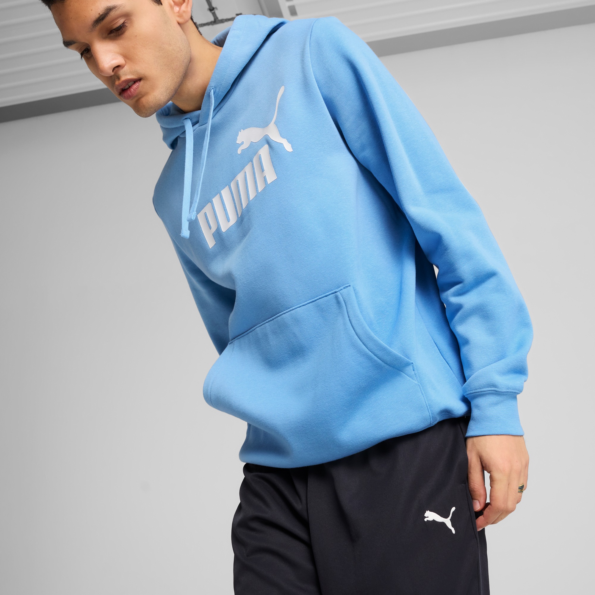 Thumbnail - PUMA Trainingshose "ESS WOVEN PANTS OP" sportlicher Stil, für Erwachsene, mit Eingrifftaschen, Regular Fit
