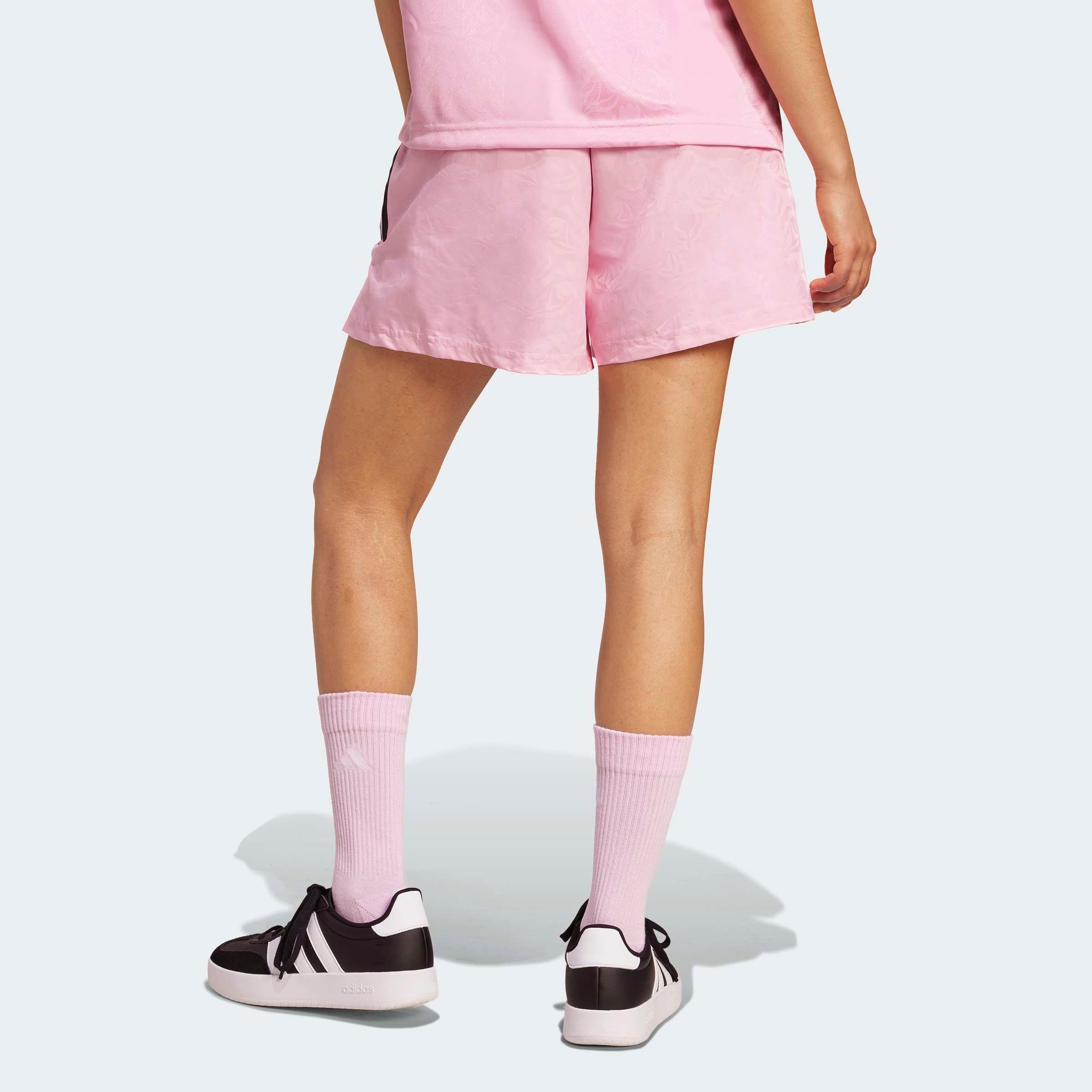 Thumbnail - adidas Sportswear Shorts "W TIRO Q3 SH" lockere Passform, mit Kordelverschluss, aus weichem Material