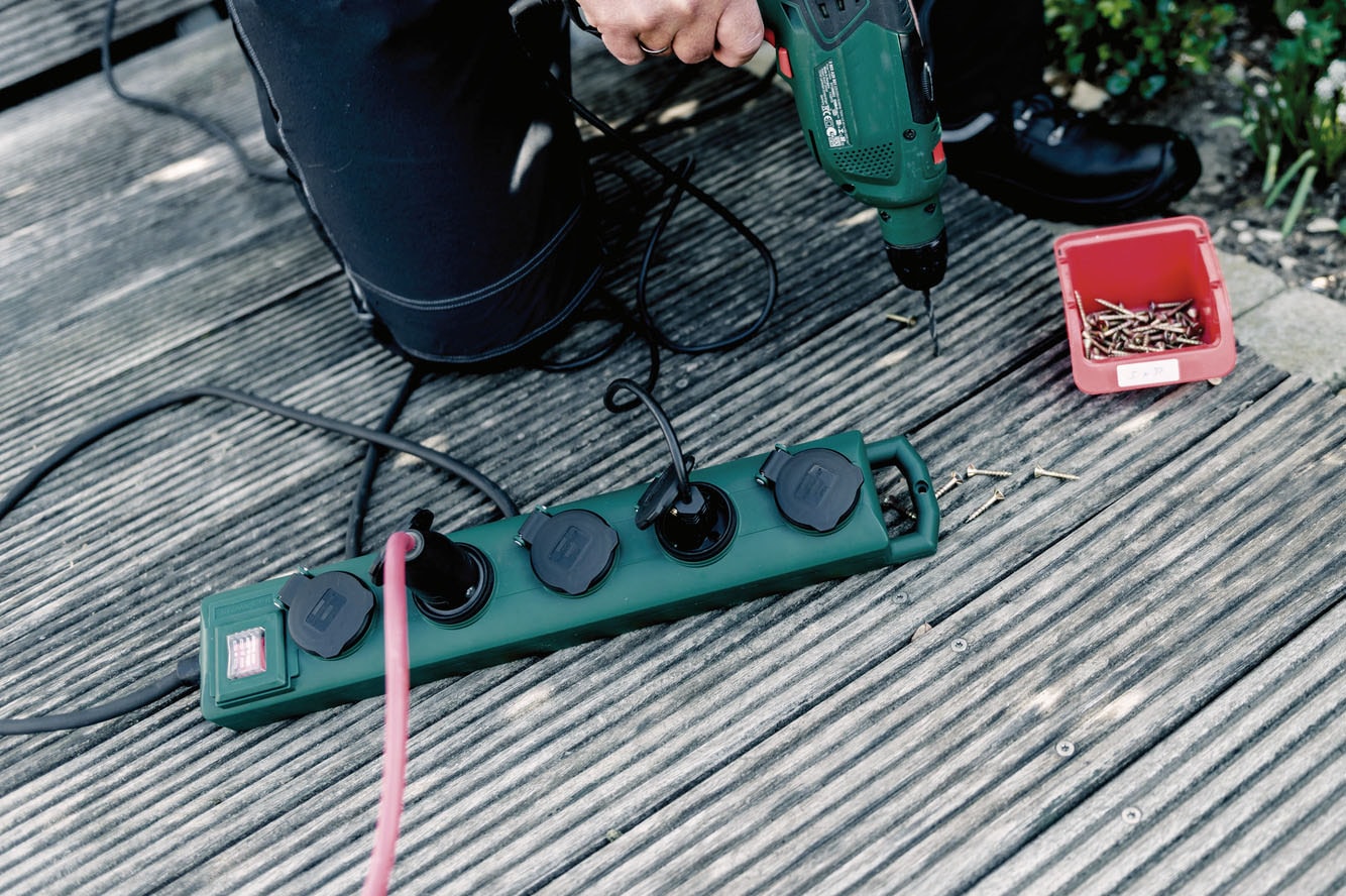 Brennenstuhl Steckdosenverteiler »Super-Solid SL 554 DE IP54 5-fach 5m H07RN-F3G1,5« 5-fach (Ein- / Ausschalter | Schalterbeleuchtung Kabellänge 5 m)