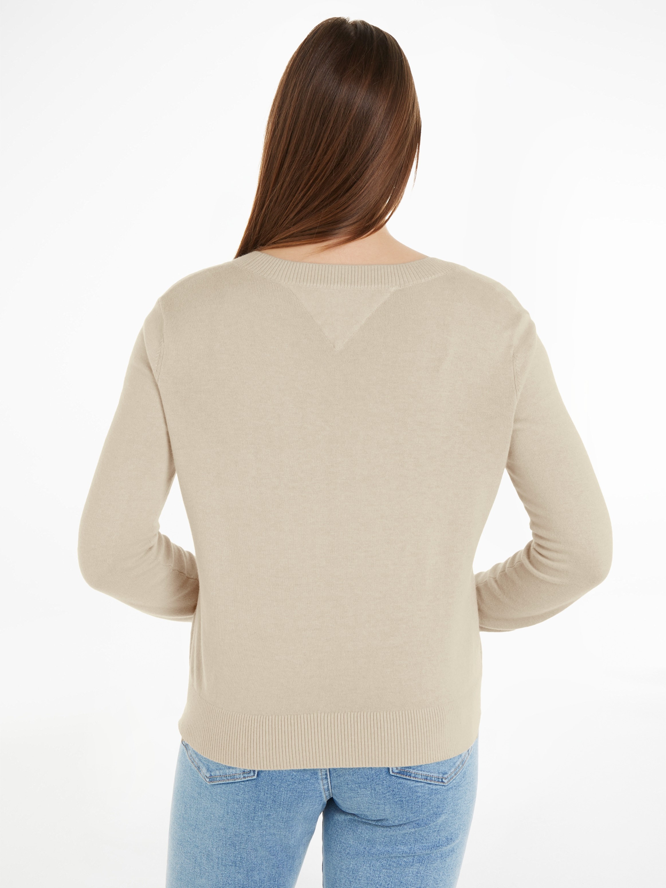 Tommy Jeans V-Ausschnitt-Pullover »TJW ESSENTIAL VNECK SWEATER EXT« mit Logostickerei