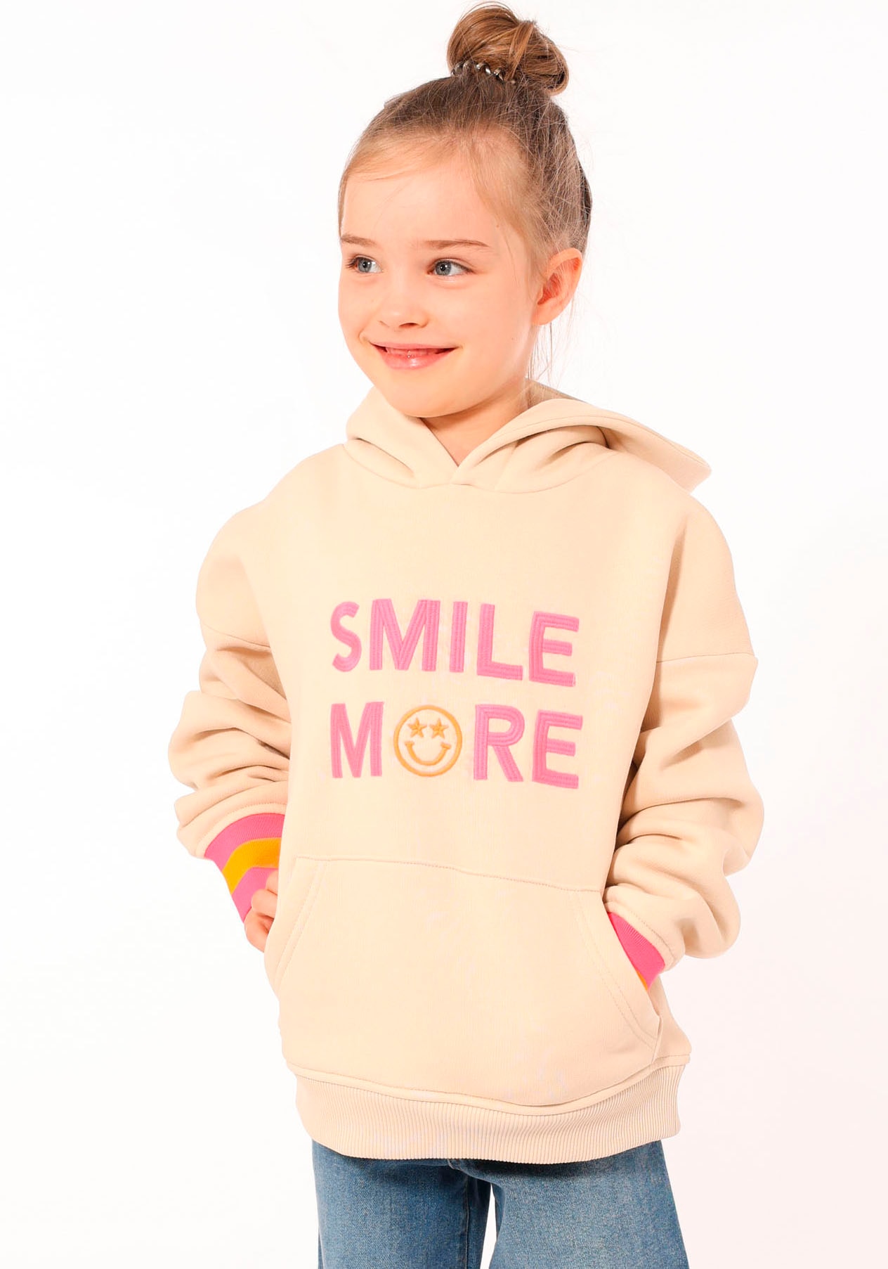 Hoodie »"Jovanna" Kids«, mit "Smile More"-Aufstick und neonfarbenen Armbündchen