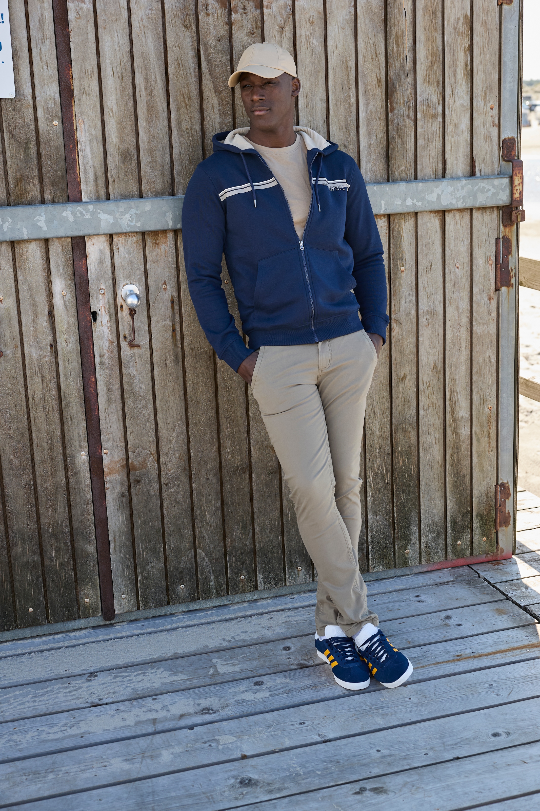 Bruno Banani Sweatjacke, moderner Brustprint günstig online kaufen