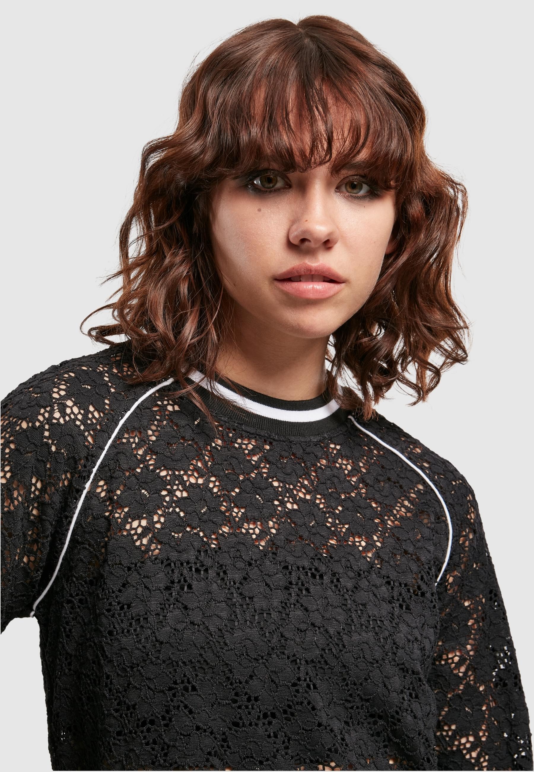 URBAN CLASSICS Collegejacke »Urban Classics Damen Ladies Short Lace College Crew«, (1 St.), ohne Kapuze