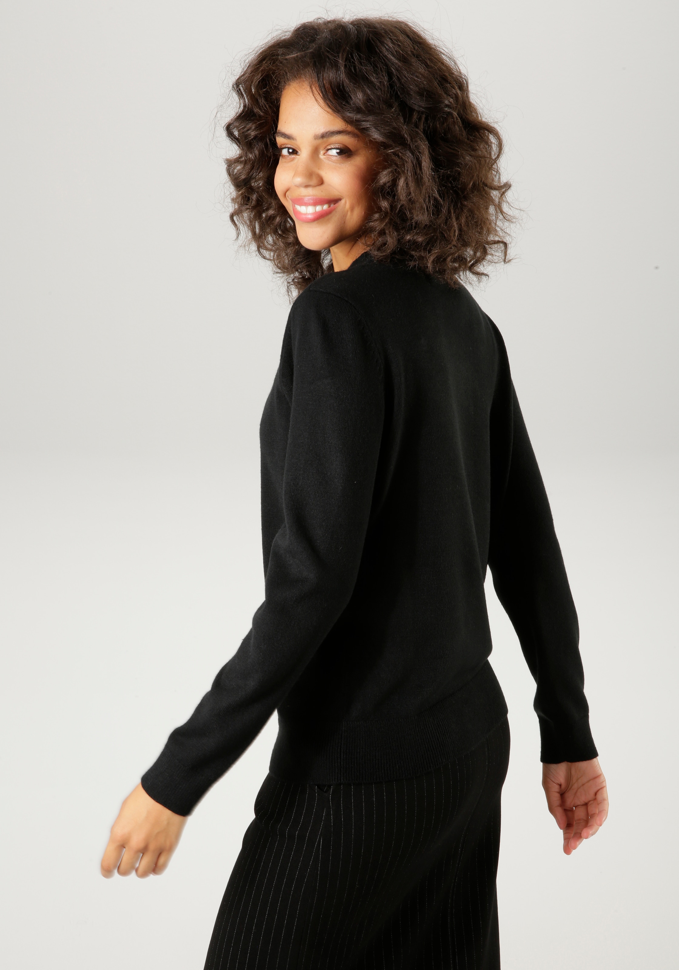 Aniston CASUAL Strickpullover, mit Cut-out am Dekolleté günstig online kaufen