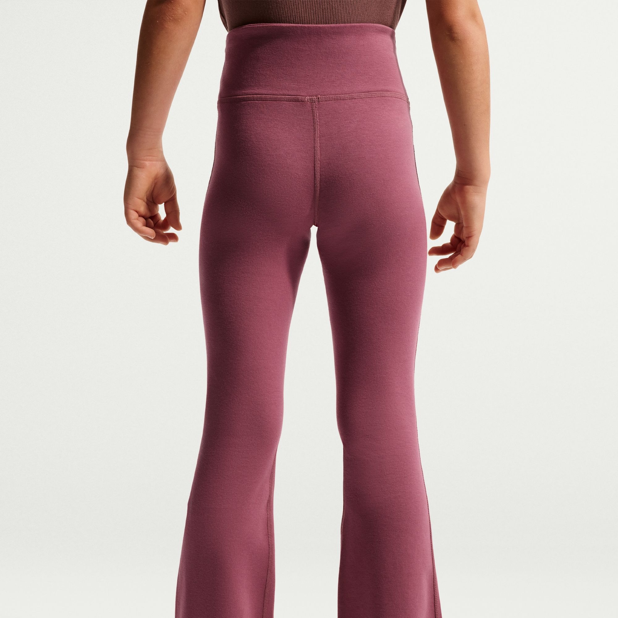Nike Sportswear Shorts »G NSW CLSSC HR FLARE TGHT LBR«  sportlicher Stil, für Sportmode und Streetwear, vielseitig einsetzbar