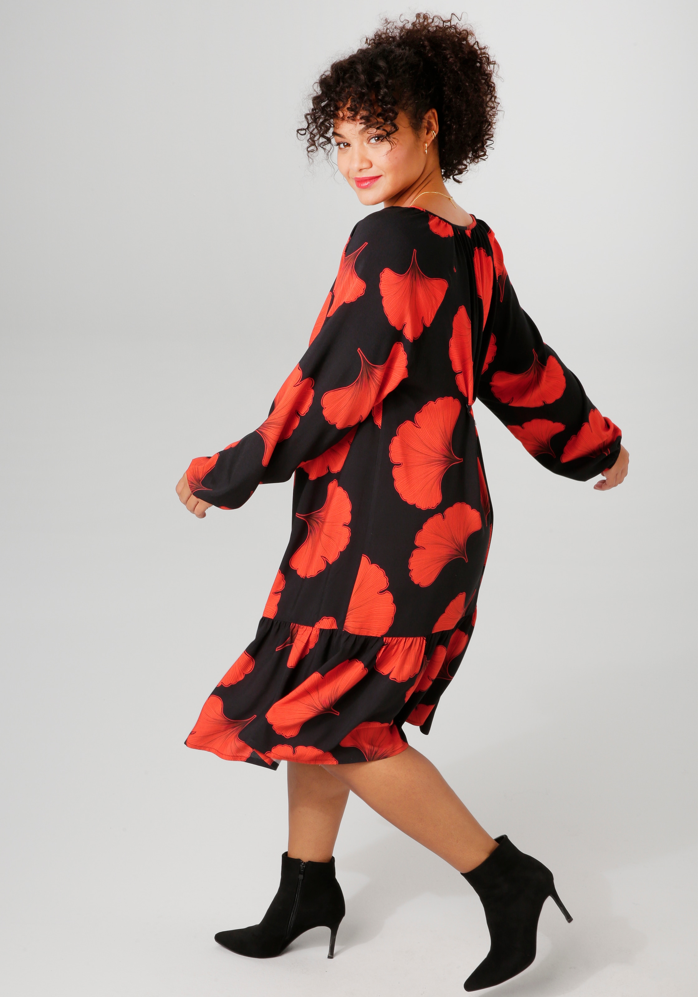Aniston PLUS Sommerkleid, Mit großflächigem Blütendruck - NEUE KOLLEKTION