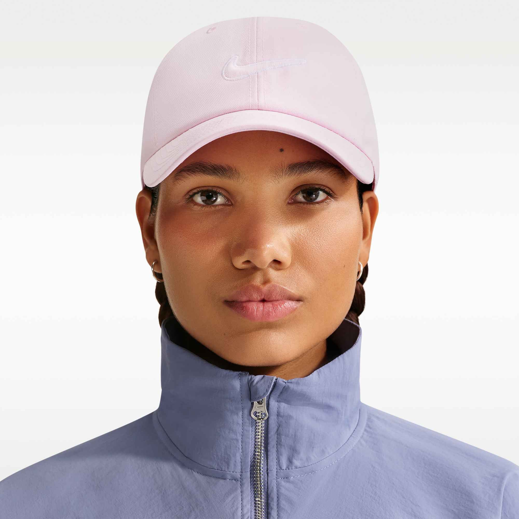 Nike Sportswear Baseball Cap »U NK CLUB CAP U CB SWSH L« klassisches 6-Panel-Design, mit vorgeformtem Schirm, mittelhohe Krone