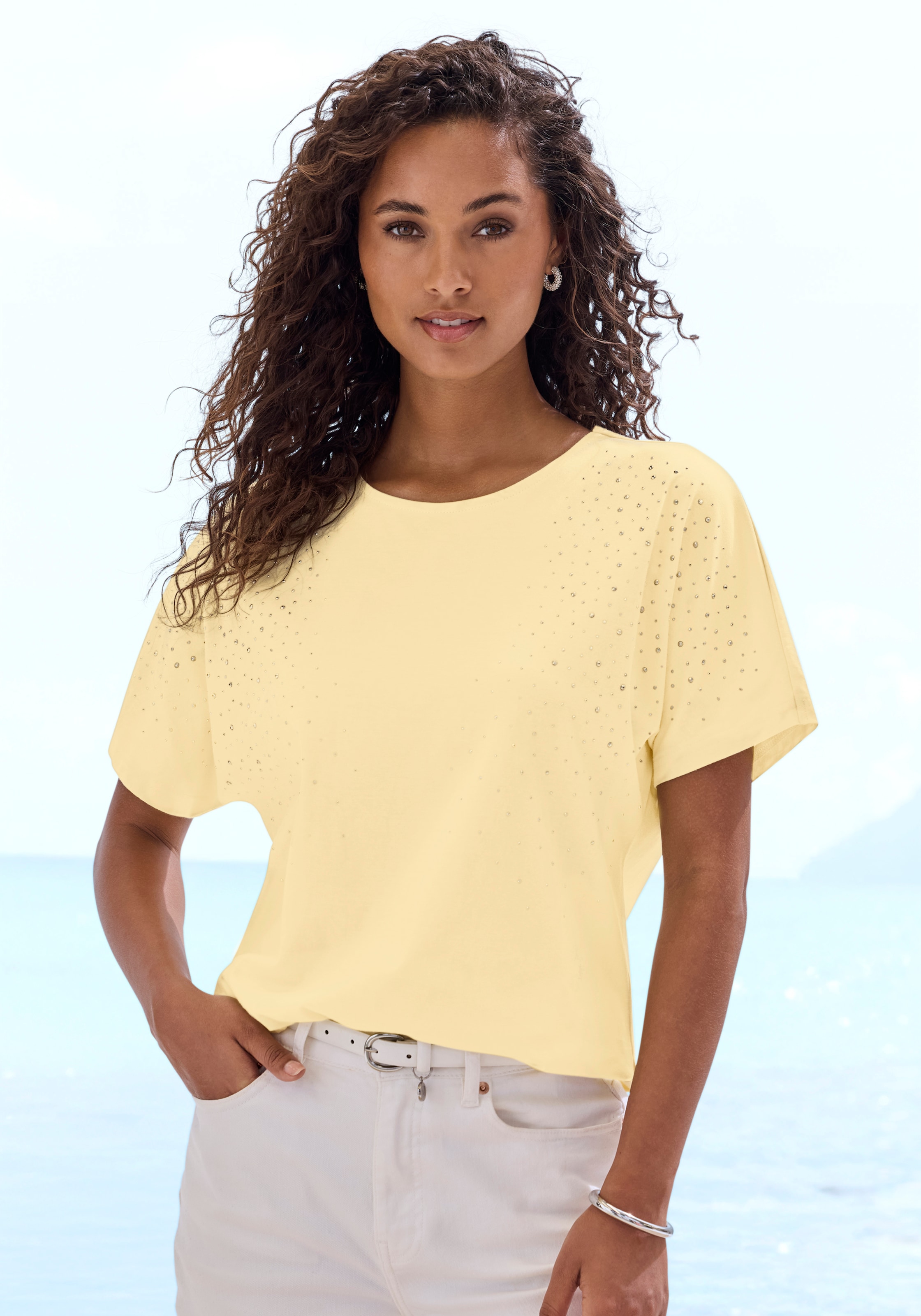 LASCANA Kurzarmshirt "mit Glitzersteinen" aus weichem Baumwoll-Viskose-Jersey, sommerlich leicht