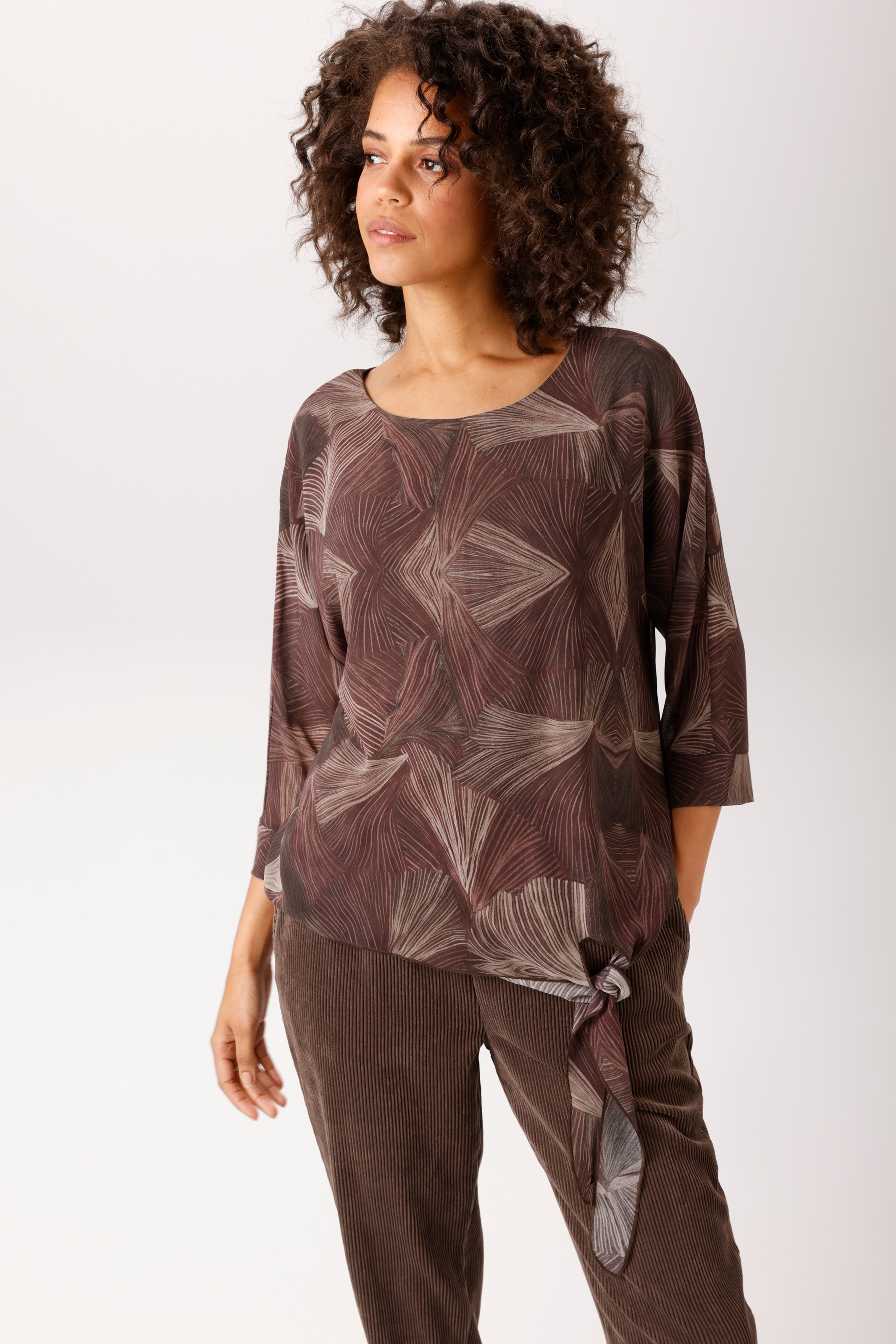 Aniston CASUAL Schlupfbluse mit großflächigem, grafischen Muster - NEUE KOLLEKTION