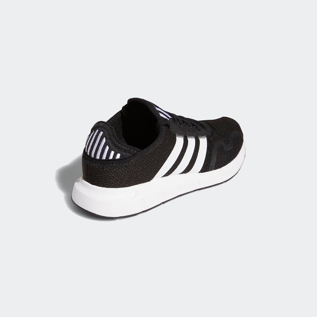 adidas Originals Sneaker »SWIFT RUN X J/C«, mit seitlichen Markenlogo