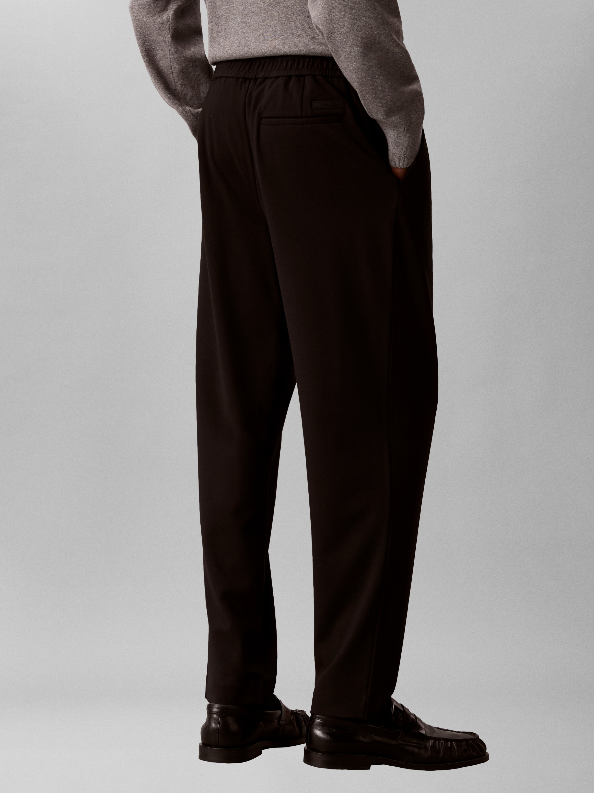 Calvin Klein Jeans Bundfaltenhose »TAPERED TECH KNIT PLEATED PANT«  Regular fit mit elastischem Bund