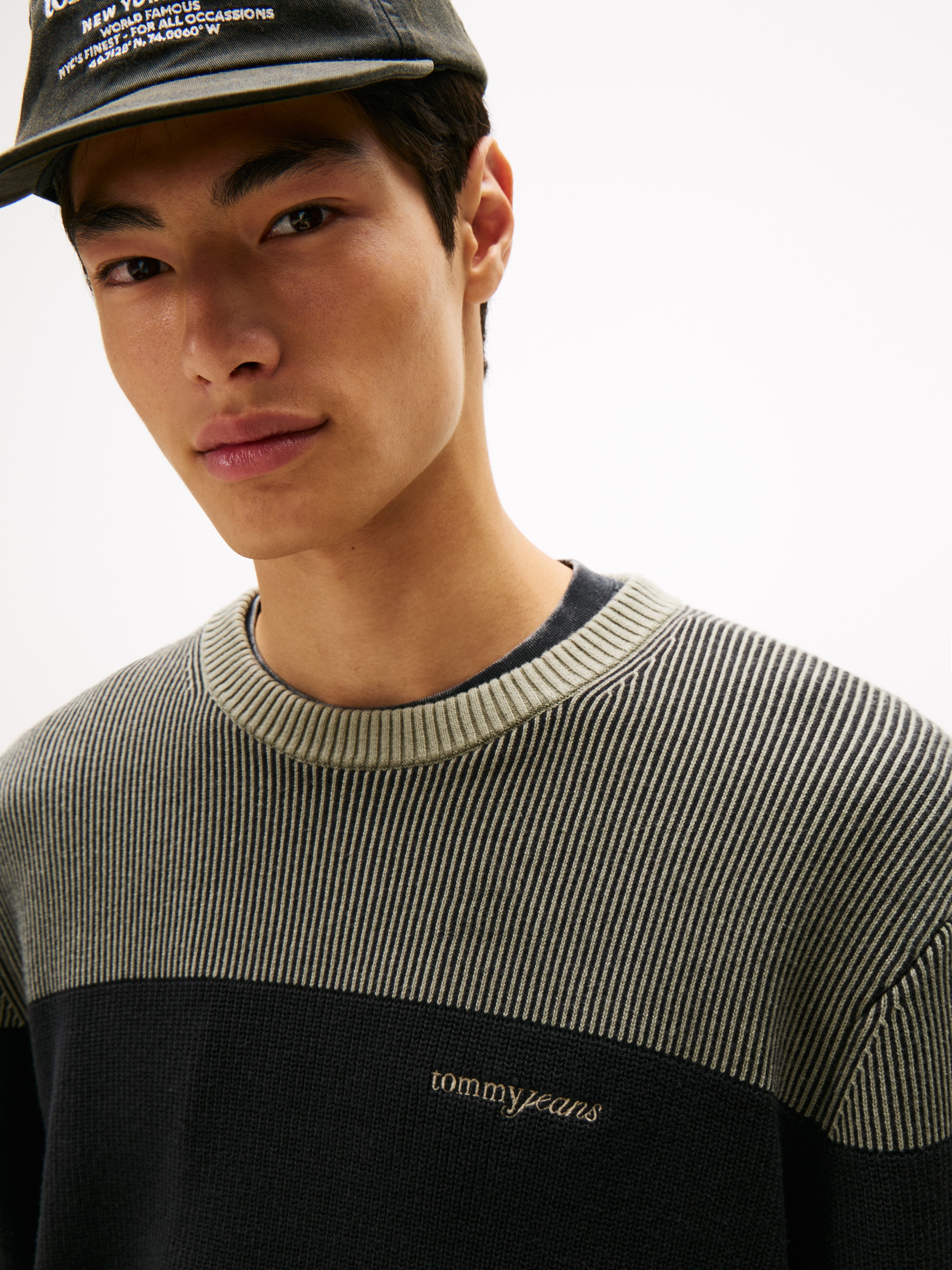 Tommy Jeans Sweatshirt »SCRIPT SWEAT«, Regular fit mit Rundhalsausschnitt
