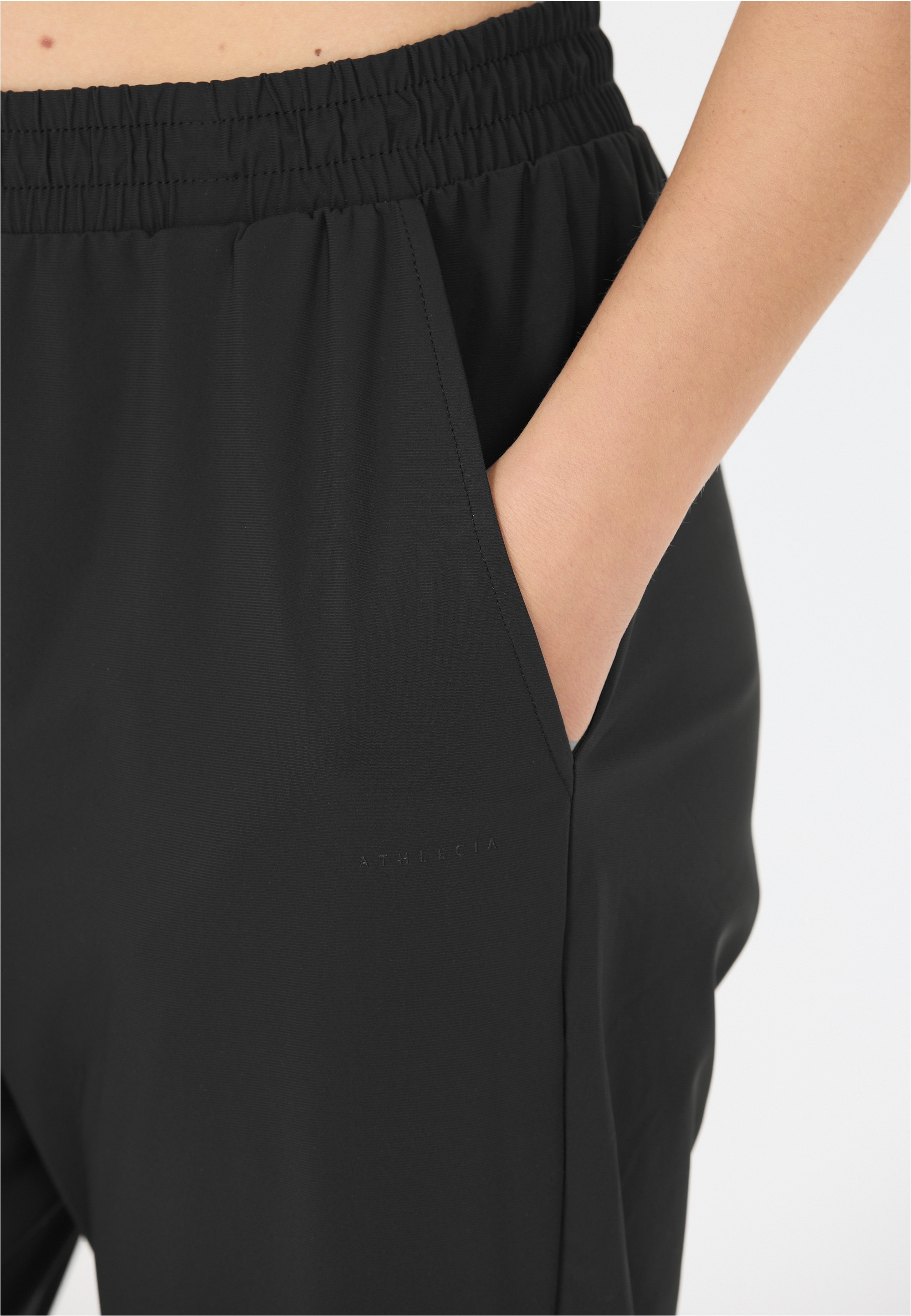ATHLECIA Sweathose »Amisa V2«  mit 4-Wege-Stretch