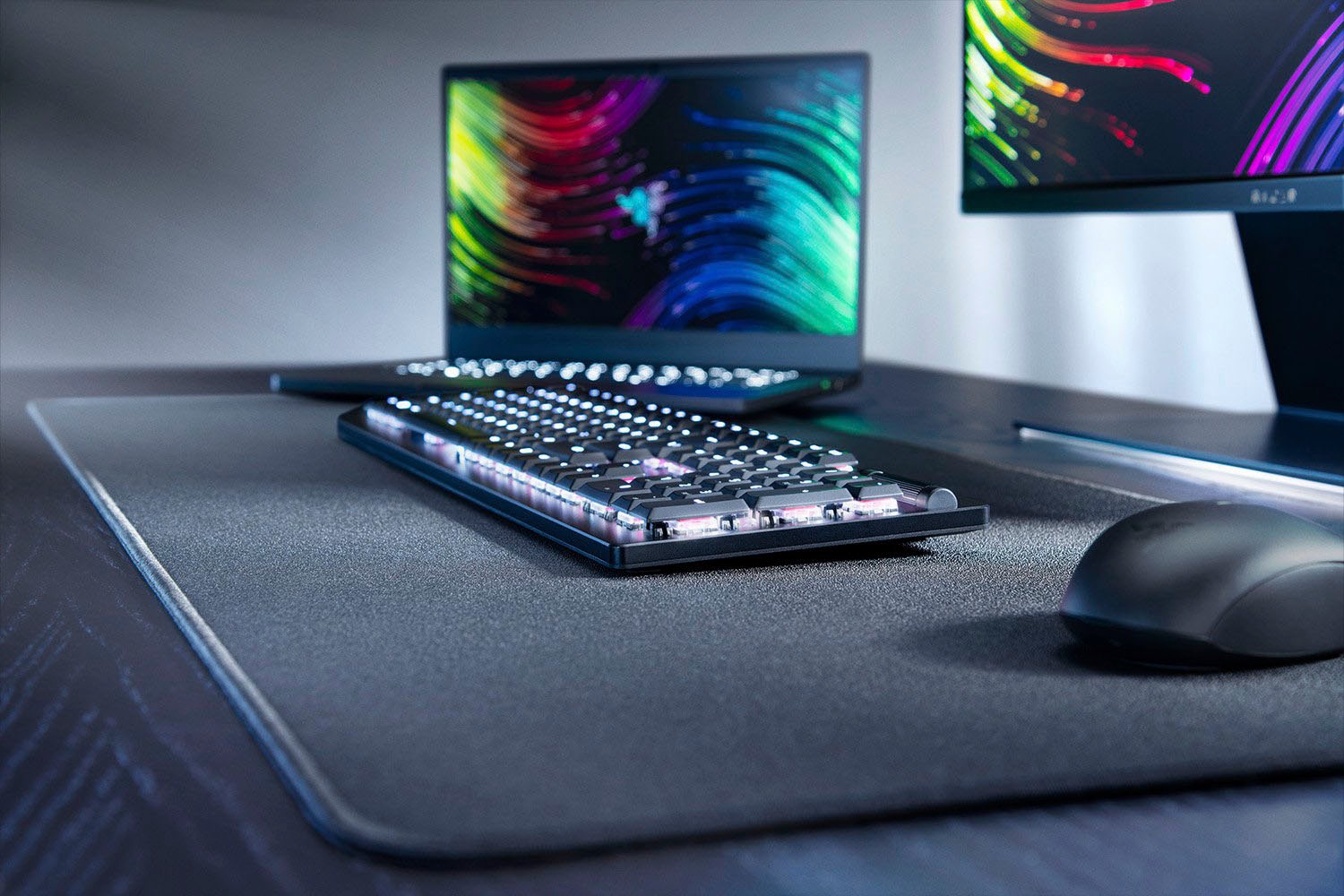 RAZER Gaming-Tastatur »Deathstalker V2 Pro«, (Gaming-Modus-Multimedia-Tasten-Profil-Speicher-Funktionstasten-USB-Anschluss-ergonomische Form-Ziffernblock)